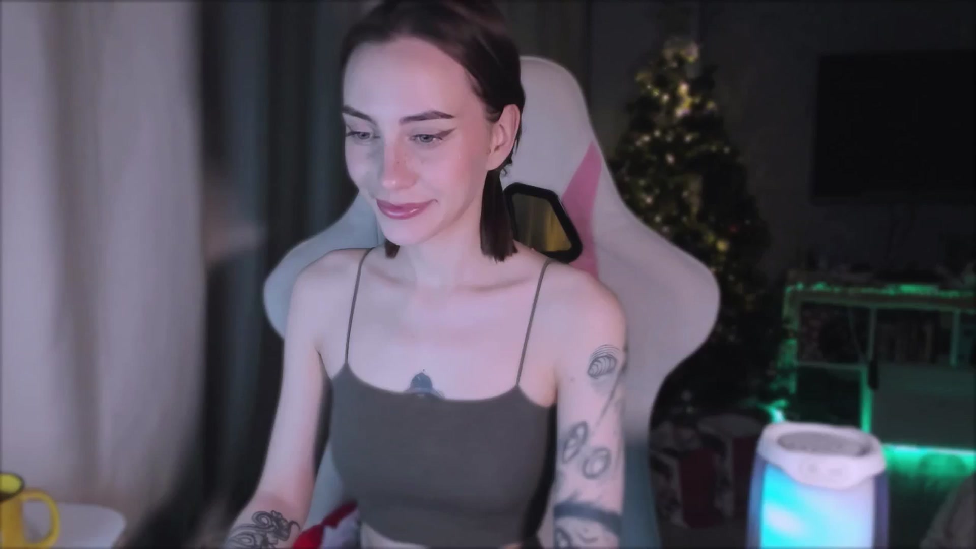 Gallery image thumbnail from Space_Eva's myfreecams stream on, 12/26/2023, 03:04 image 2 of 20