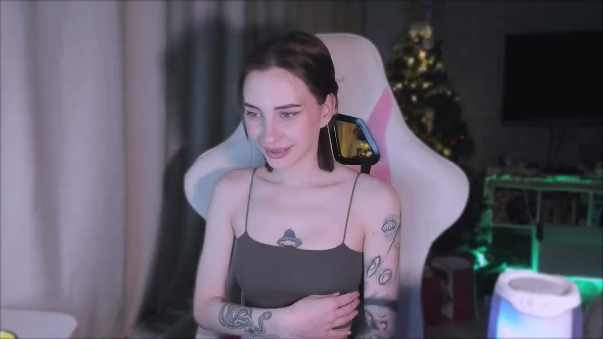 Gallery image thumbnail from Space_Eva's myfreecams stream on, 12/26/2023, 03:04 image 14 of 20