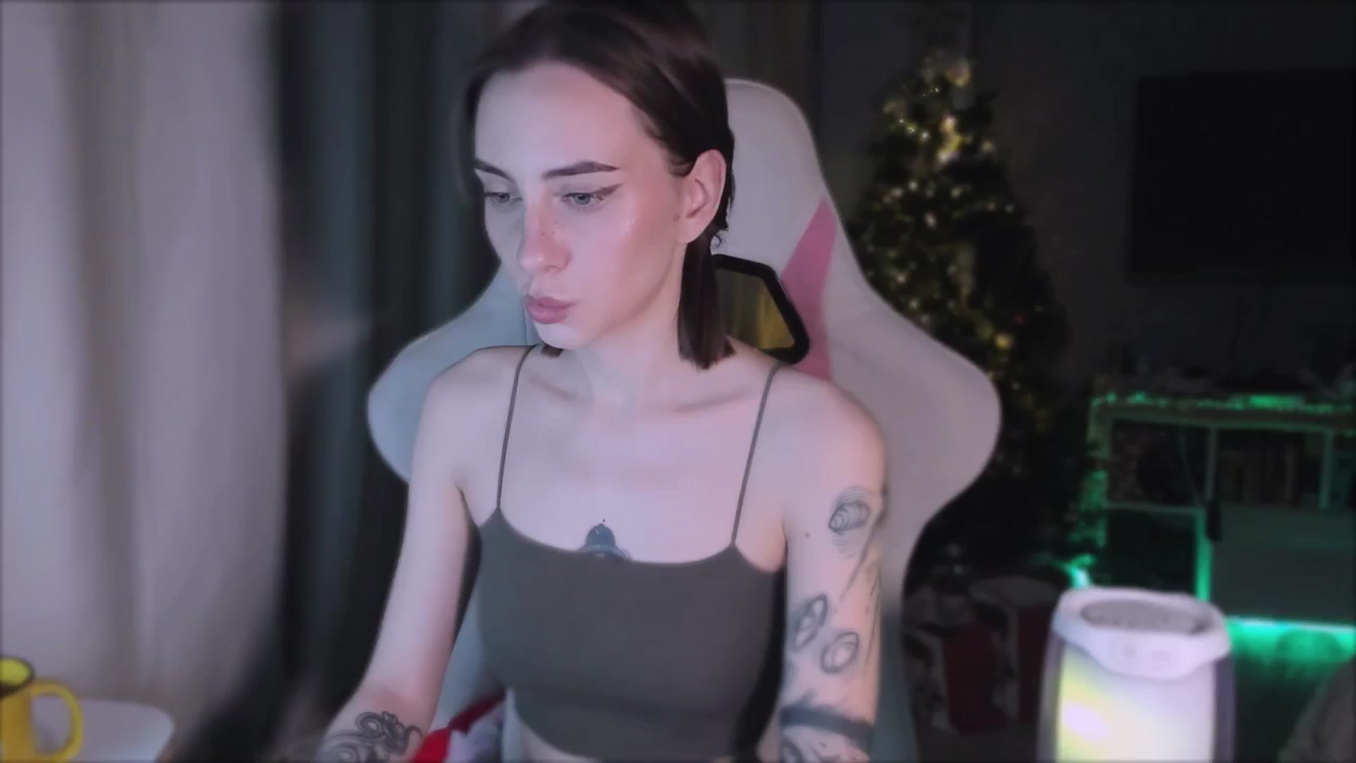 Gallery image thumbnail from Space_Eva's myfreecams stream on, 12/26/2023, 03:04 image 1 of 20