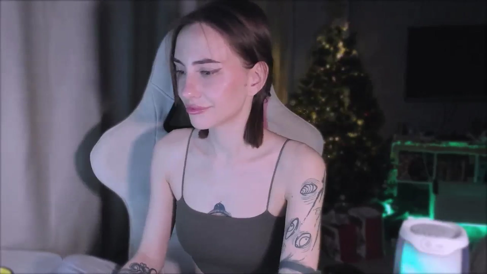 Gallery image thumbnail from Space_Eva's myfreecams stream on, 12/26/2023, 03:04 image 17 of 20