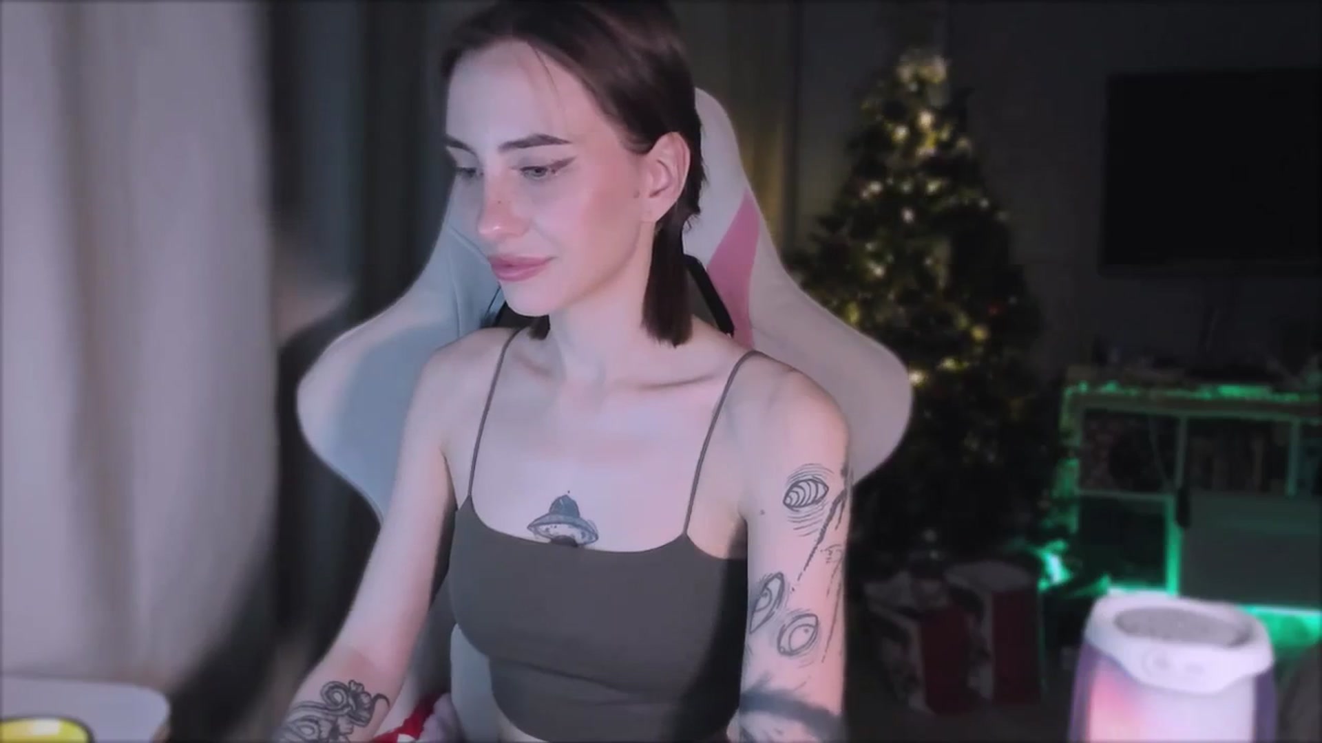 Gallery image thumbnail from Space_Eva's myfreecams stream on, 12/26/2023, 03:04 image 10 of 20