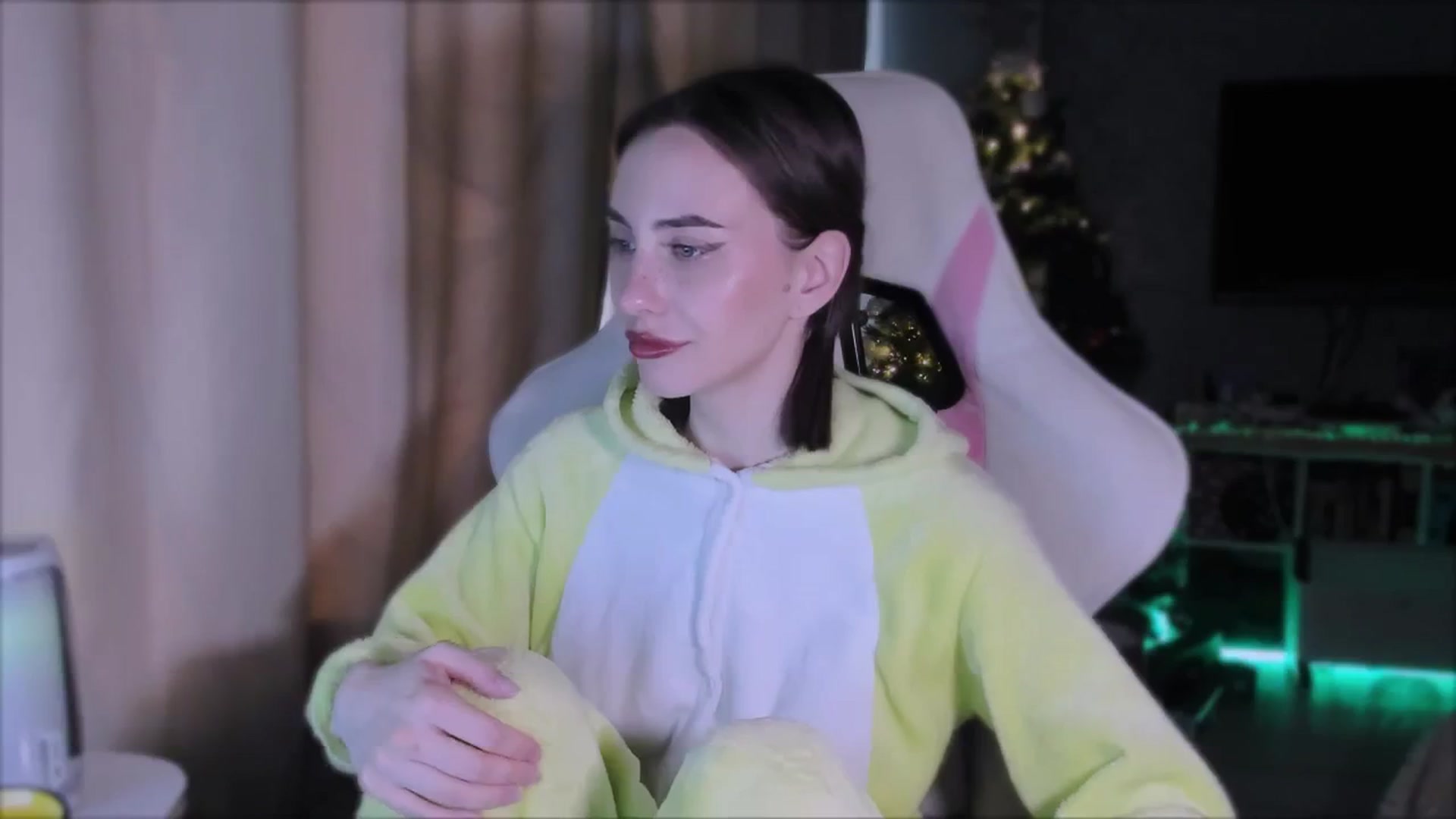 Gallery image thumbnail from Space_Eva's myfreecams stream on, 12/26/2023, 05:25 image 8 of 20