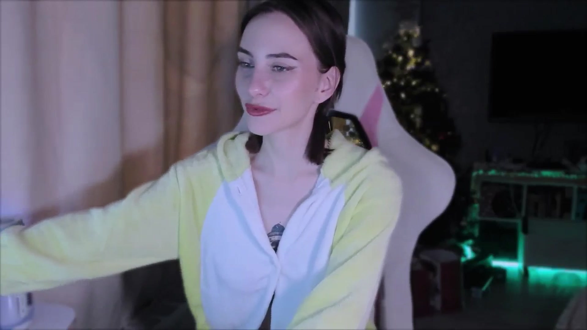 Gallery image thumbnail from Space_Eva's myfreecams stream on, 12/26/2023, 05:25 image 19 of 20