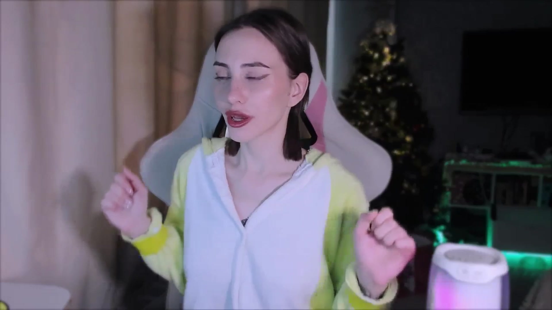 Gallery image thumbnail from Space_Eva's myfreecams stream on, 12/26/2023, 05:25 image 6 of 20