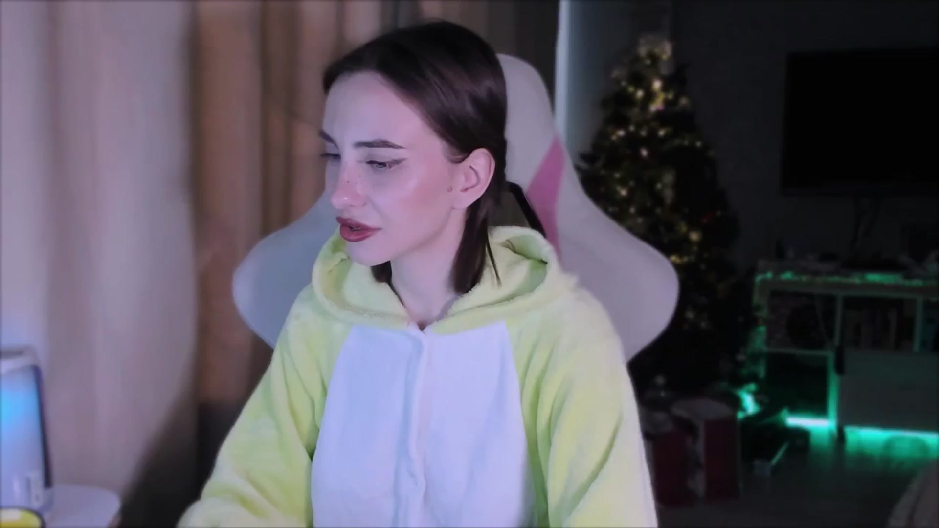 Gallery image thumbnail from Space_Eva's myfreecams stream on, 12/26/2023, 05:25 image 11 of 20