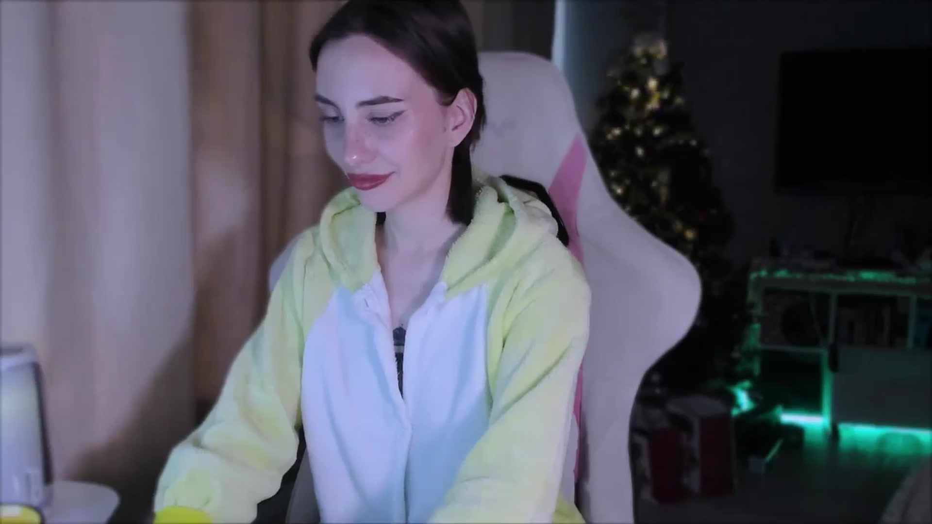 Gallery image thumbnail from Space_Eva's myfreecams stream on, 12/26/2023, 05:25 image 15 of 20