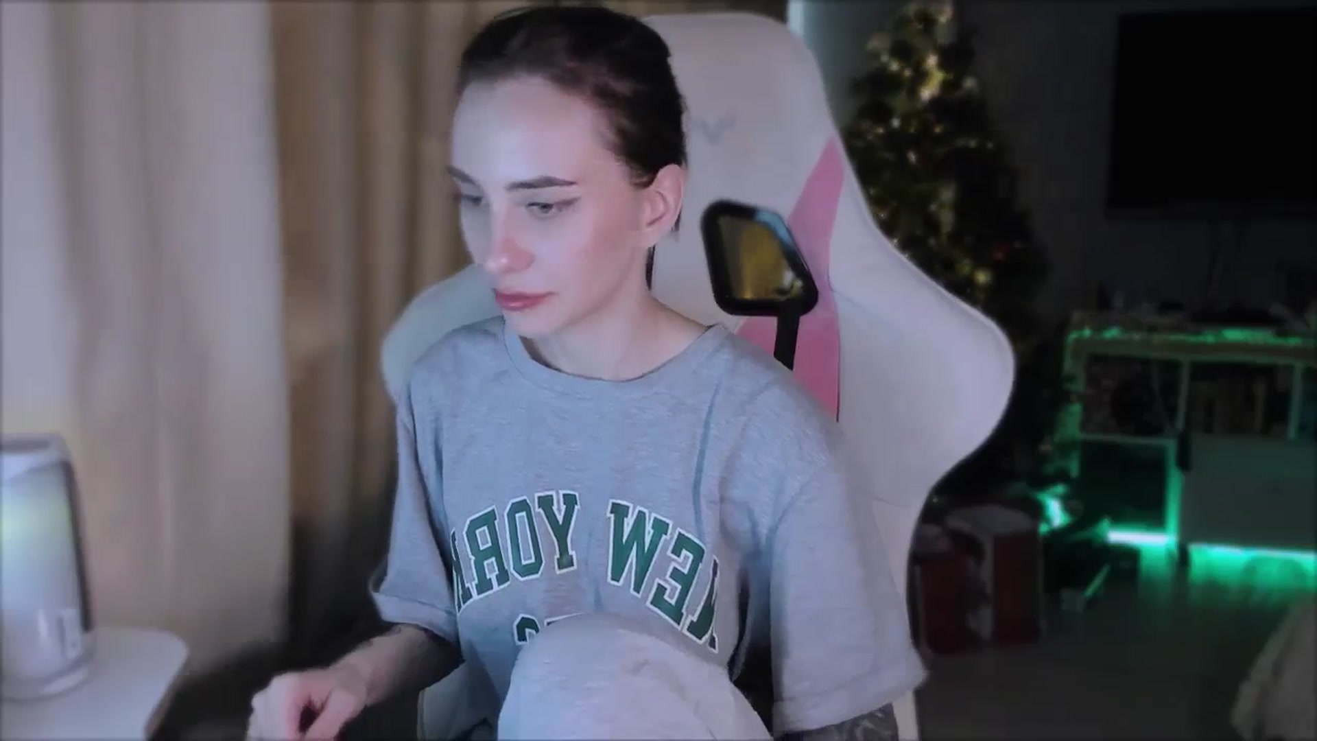 Gallery image thumbnail from Space_Eva's myfreecams stream on, 12/26/2023, 06:07 image 6 of 20
