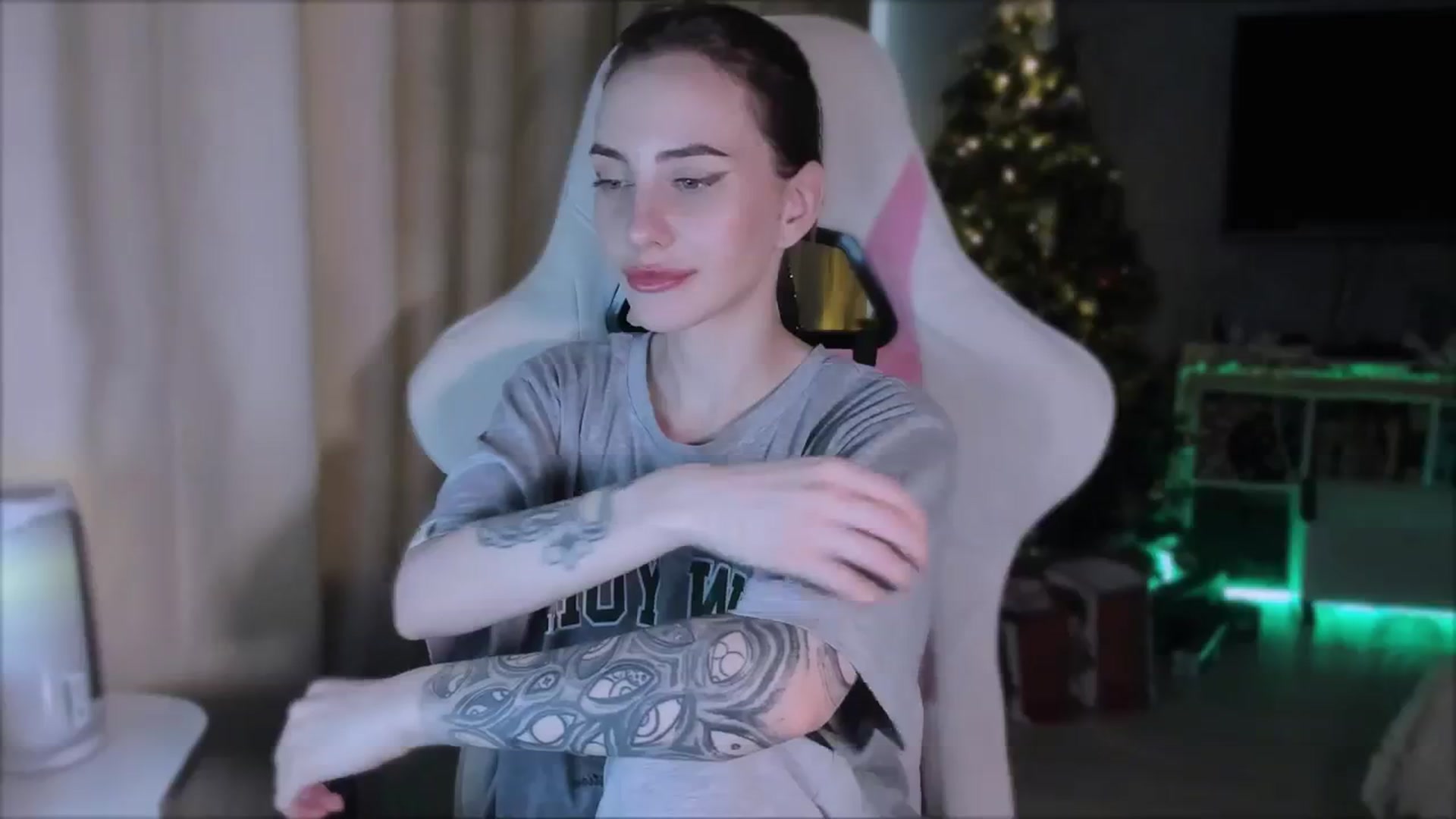Gallery image thumbnail from Space_Eva's myfreecams stream on, 12/26/2023, 06:07 image 16 of 20