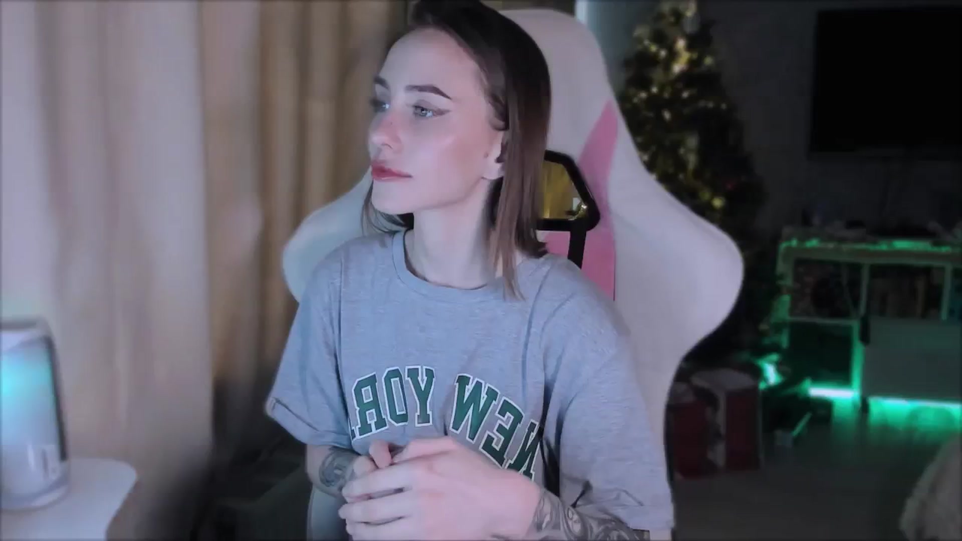 Gallery image thumbnail from Space_Eva's myfreecams stream on, 12/26/2023, 06:07 image 5 of 20