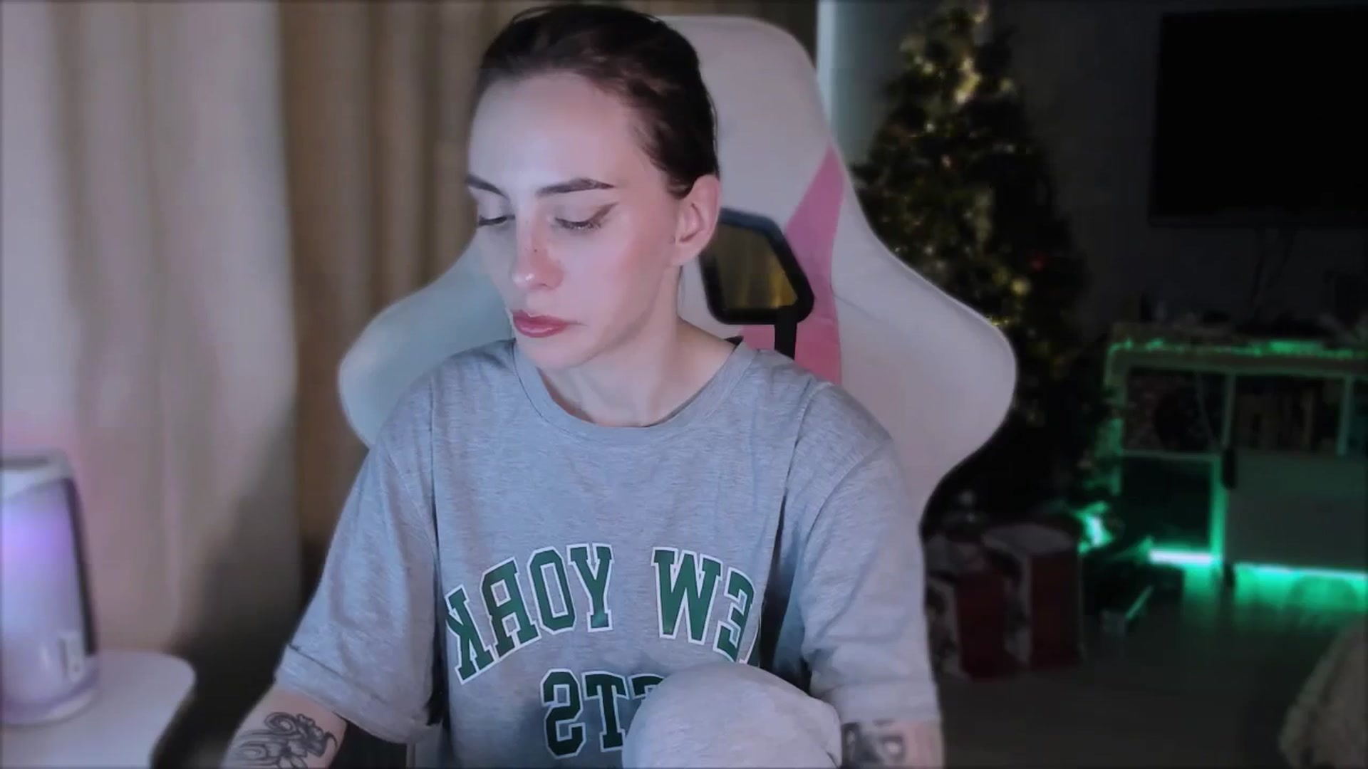 Gallery image thumbnail from Space_Eva's myfreecams stream on, 12/26/2023, 06:07 image 12 of 20