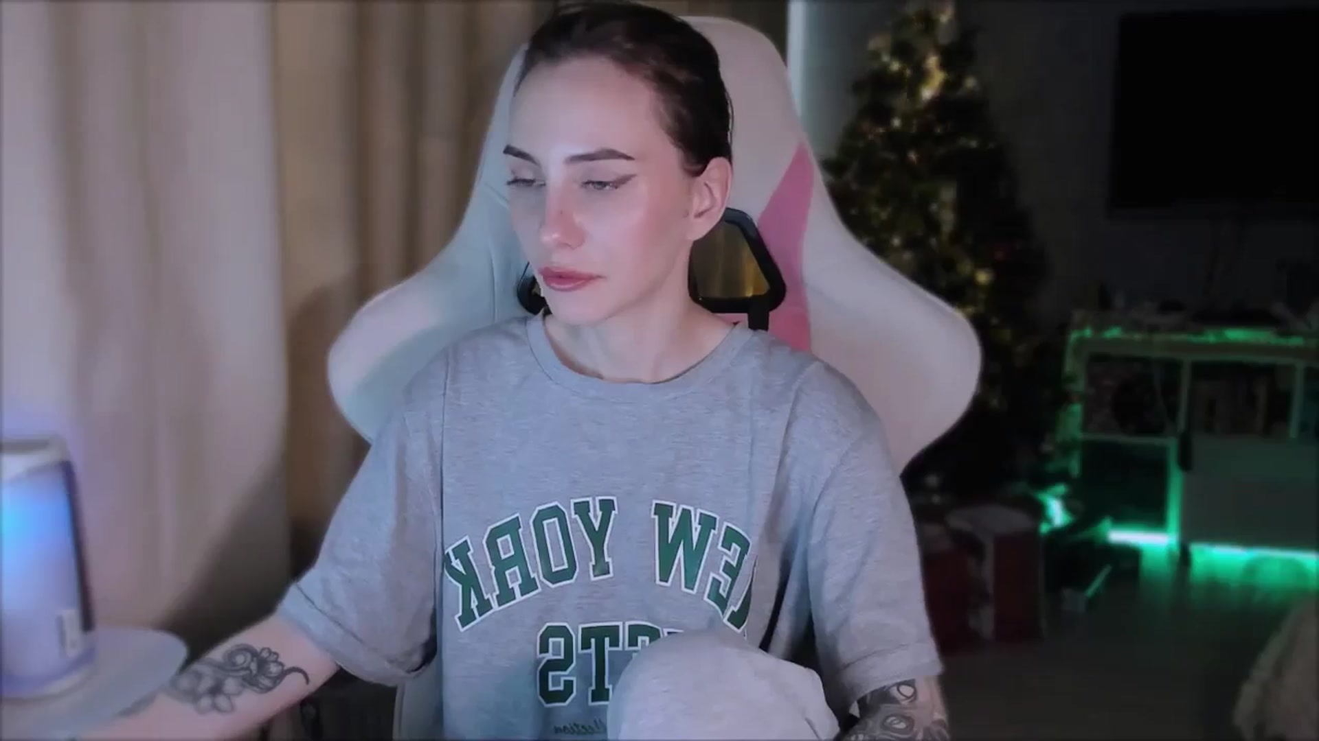 Gallery image thumbnail from Space_Eva's myfreecams stream on, 12/26/2023, 06:07 image 13 of 20