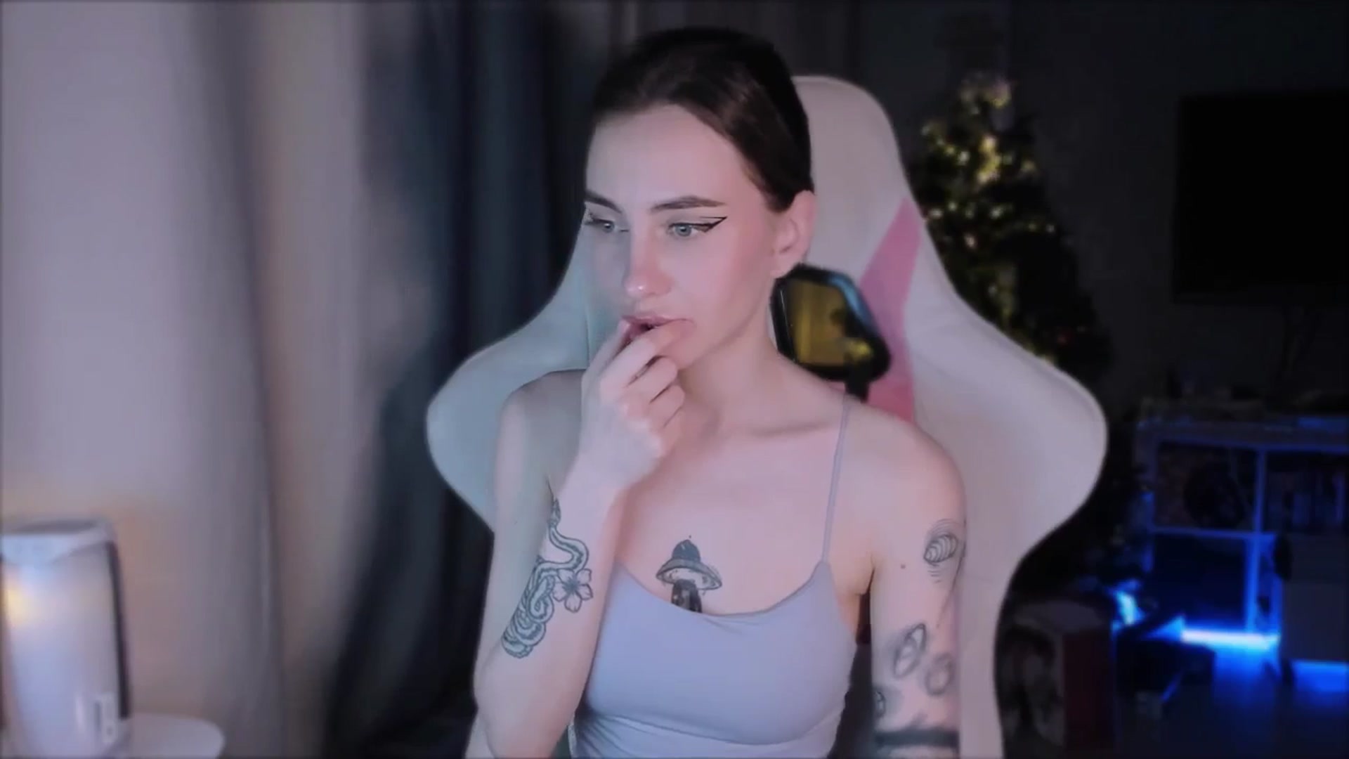 Gallery image thumbnail from Space_Eva's myfreecams stream on, 12/28/2023, 02:38 image 18 of 20