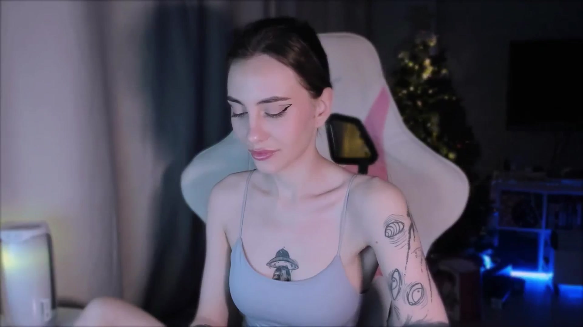 Gallery image thumbnail from Space_Eva's myfreecams stream on, 12/28/2023, 02:38 image 6 of 20