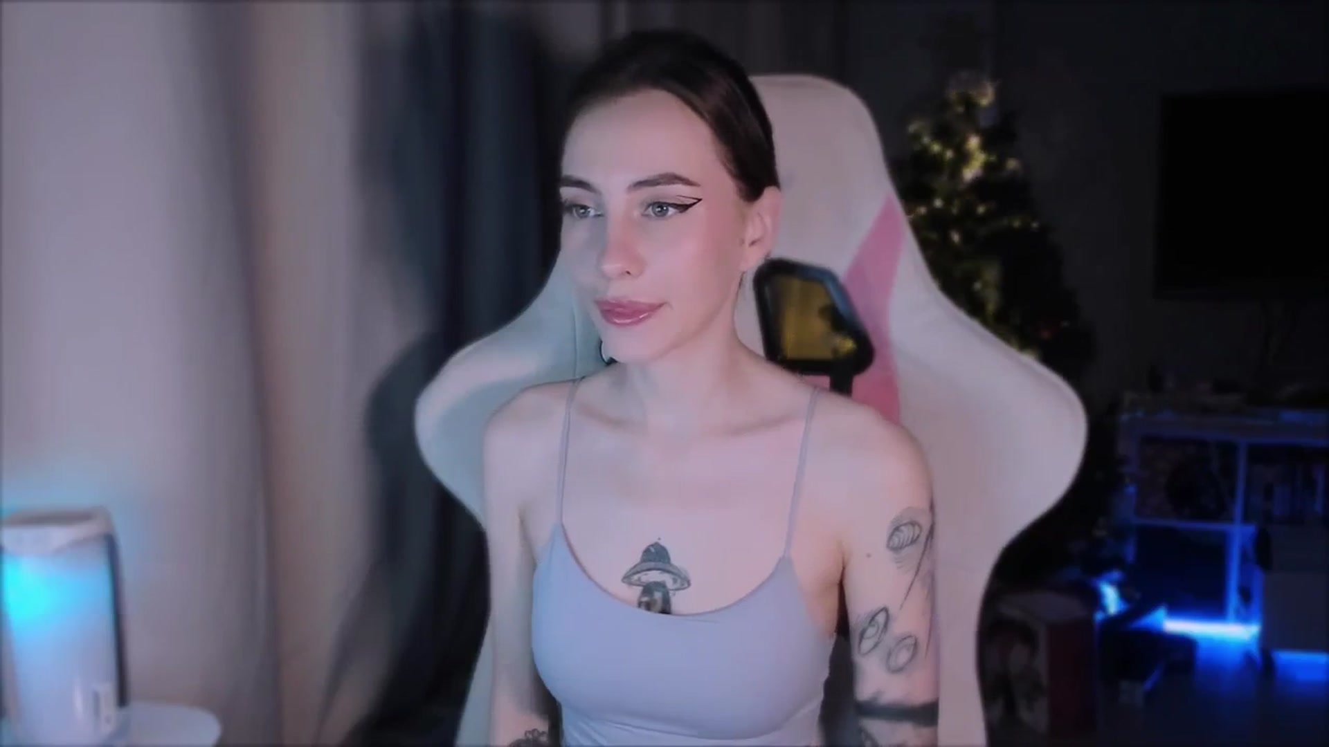 Gallery image thumbnail from Space_Eva's myfreecams stream on, 12/28/2023, 02:38 image 19 of 20