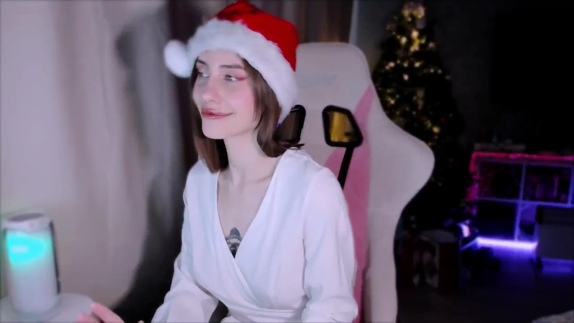 Gallery image thumbnail from Space_Eva's myfreecams stream on, 12/31/2023, 03:35 image 20 of 20