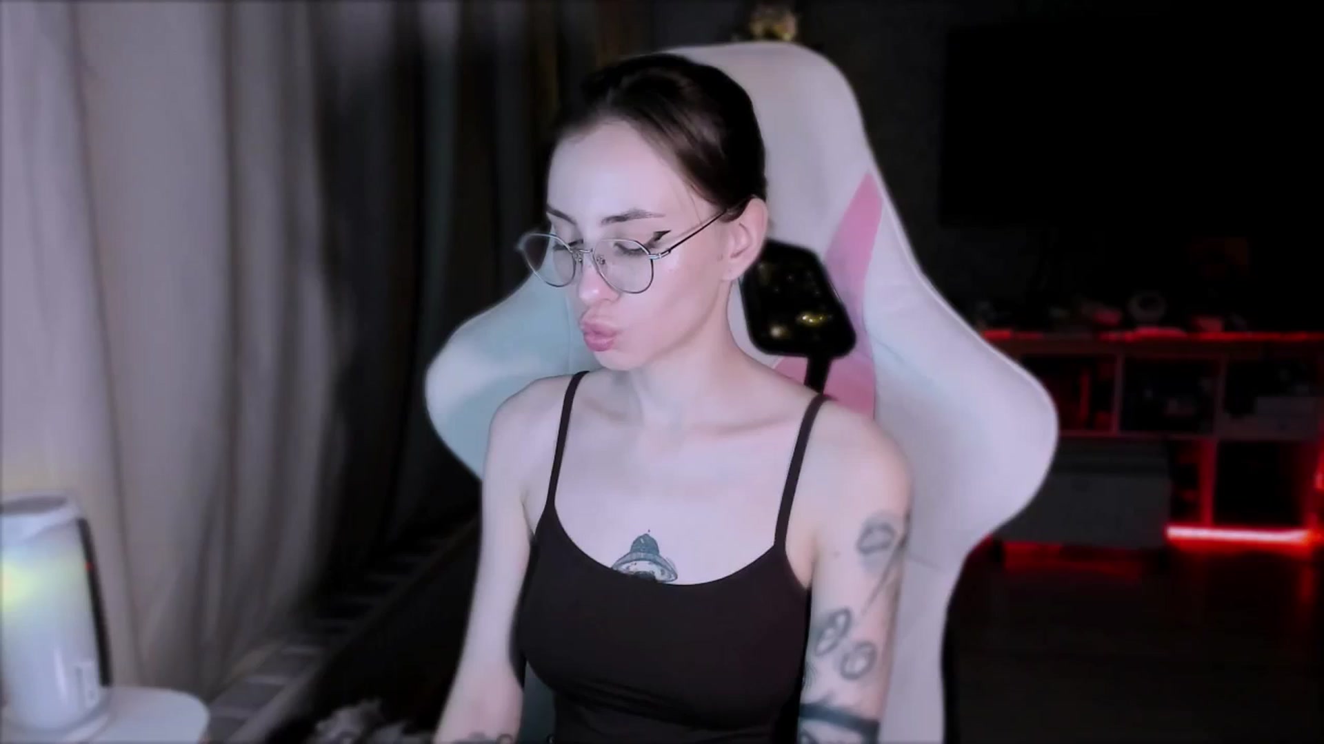 Gallery image thumbnail from Space_Eva's myfreecams stream on, 01/08/2024, 03:02 image 1 of 20