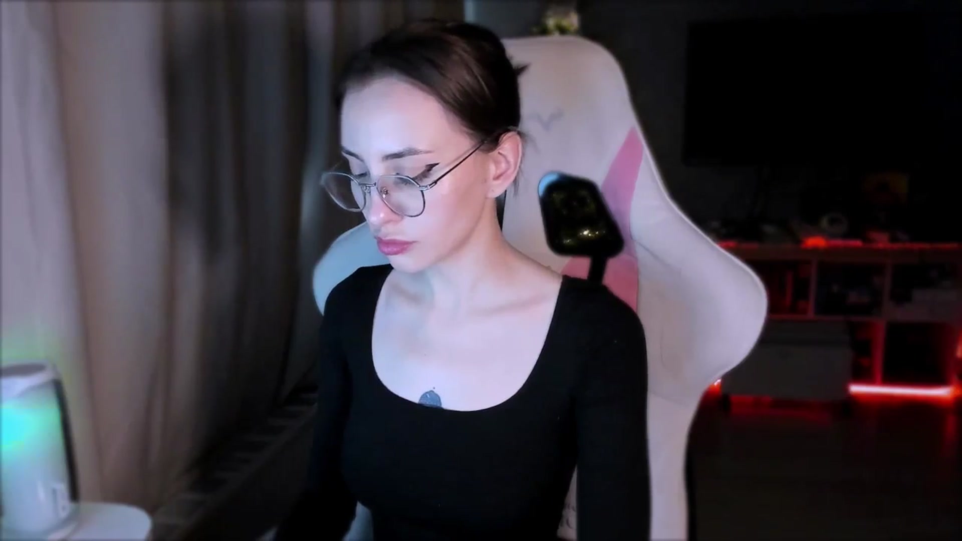 Gallery image thumbnail from Space_Eva's myfreecams stream on, 01/08/2024, 04:44 image 19 of 20