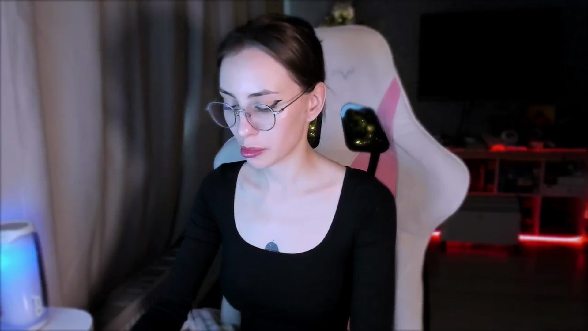 Gallery image thumbnail from Space_Eva's myfreecams stream on, 01/08/2024, 04:44 image 11 of 20