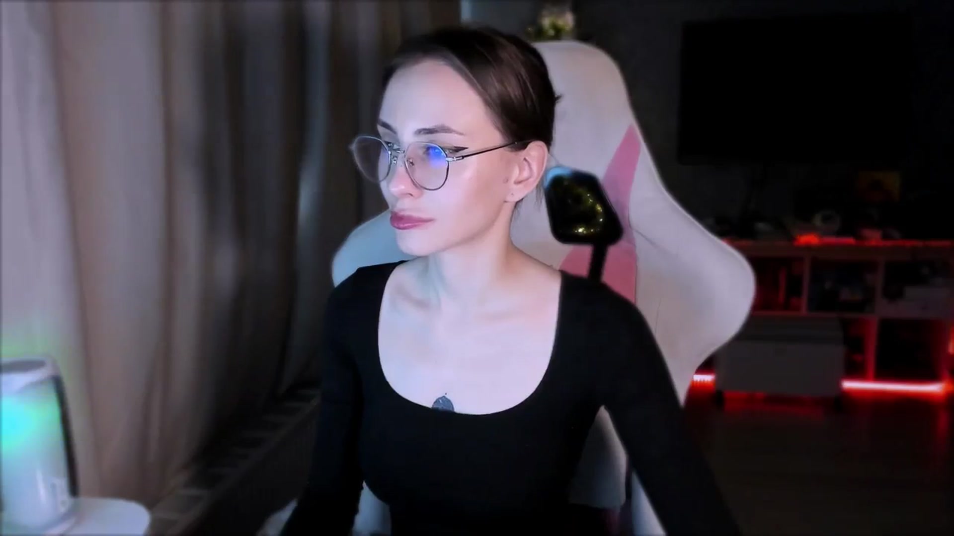 Gallery image thumbnail from Space_Eva's myfreecams stream on, 01/08/2024, 04:44 image 13 of 20