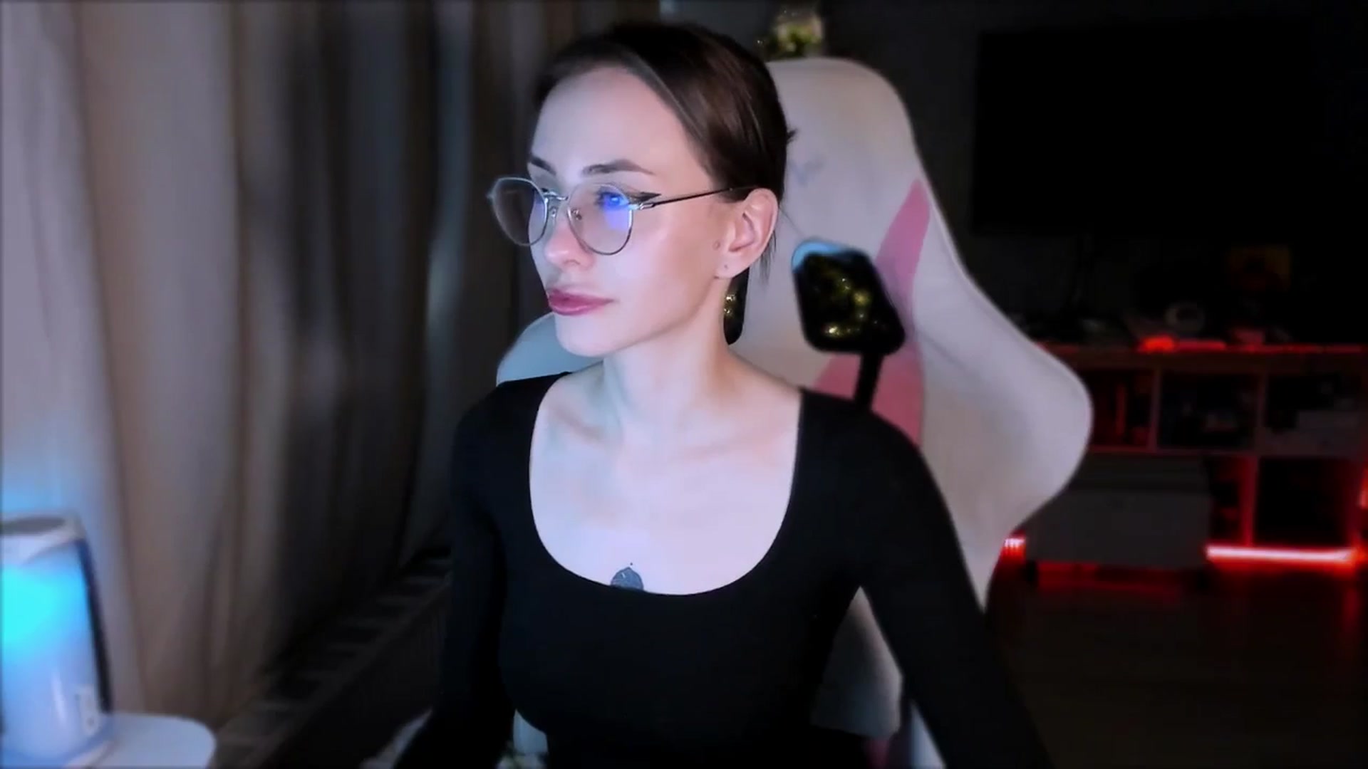 Gallery image thumbnail from Space_Eva's myfreecams stream on, 01/08/2024, 04:44 image 12 of 20