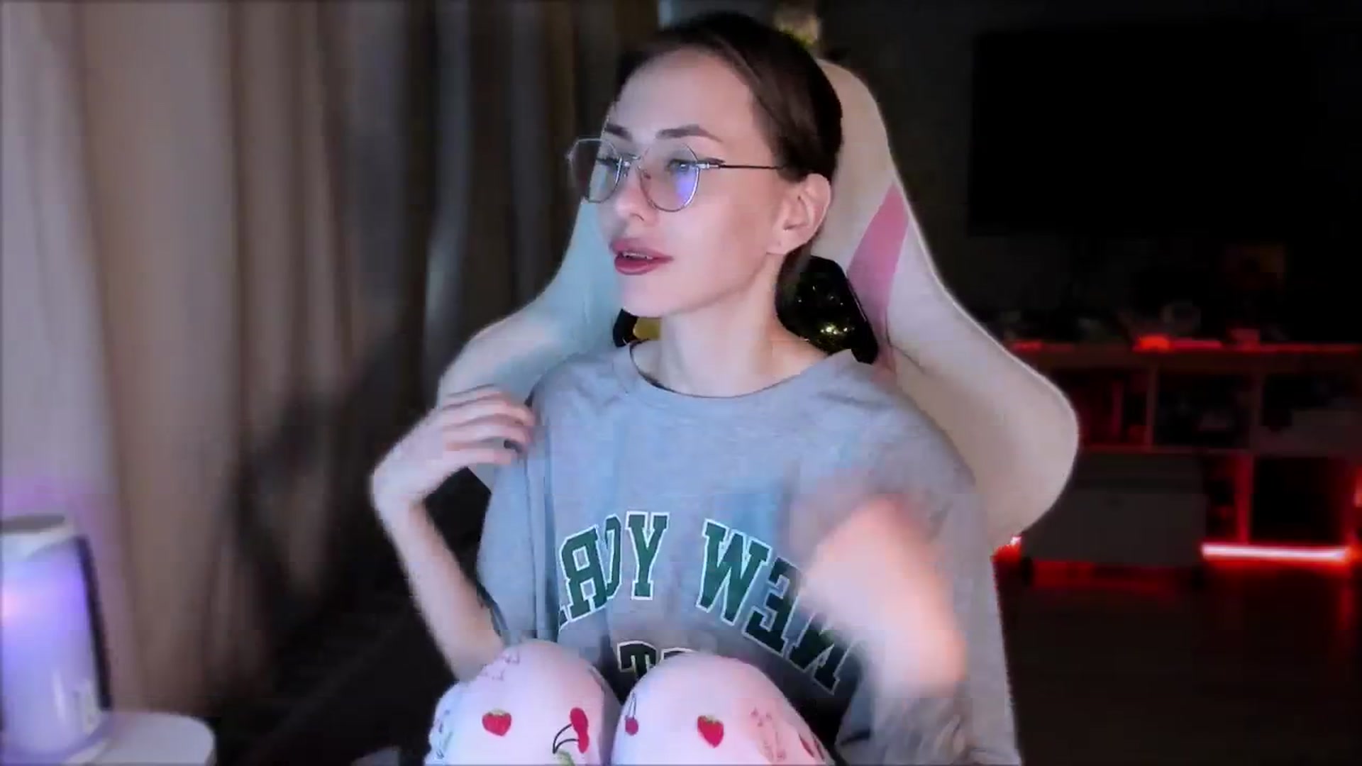 Gallery image thumbnail from Space_Eva's myfreecams stream on, 01/08/2024, 05:32 image 5 of 20