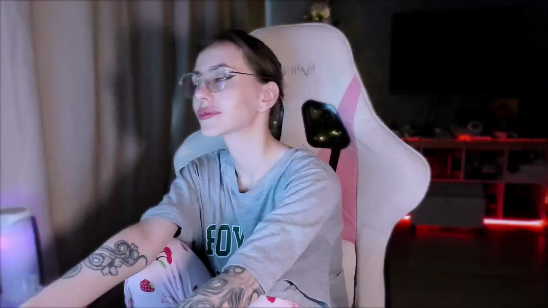 Gallery image thumbnail from Space_Eva's myfreecams stream on, 01/08/2024, 05:32 image 10 of 20