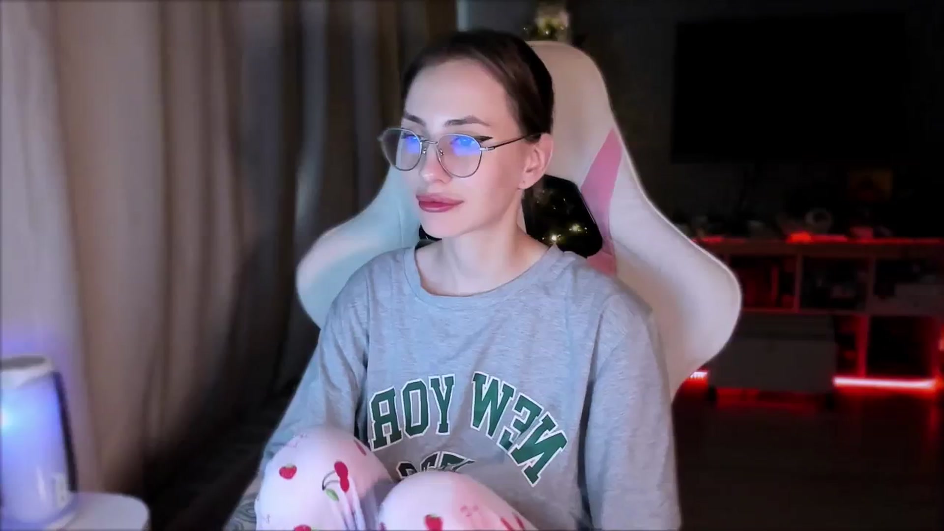 Gallery image thumbnail from Space_Eva's myfreecams stream on, 01/08/2024, 05:32 image 6 of 20