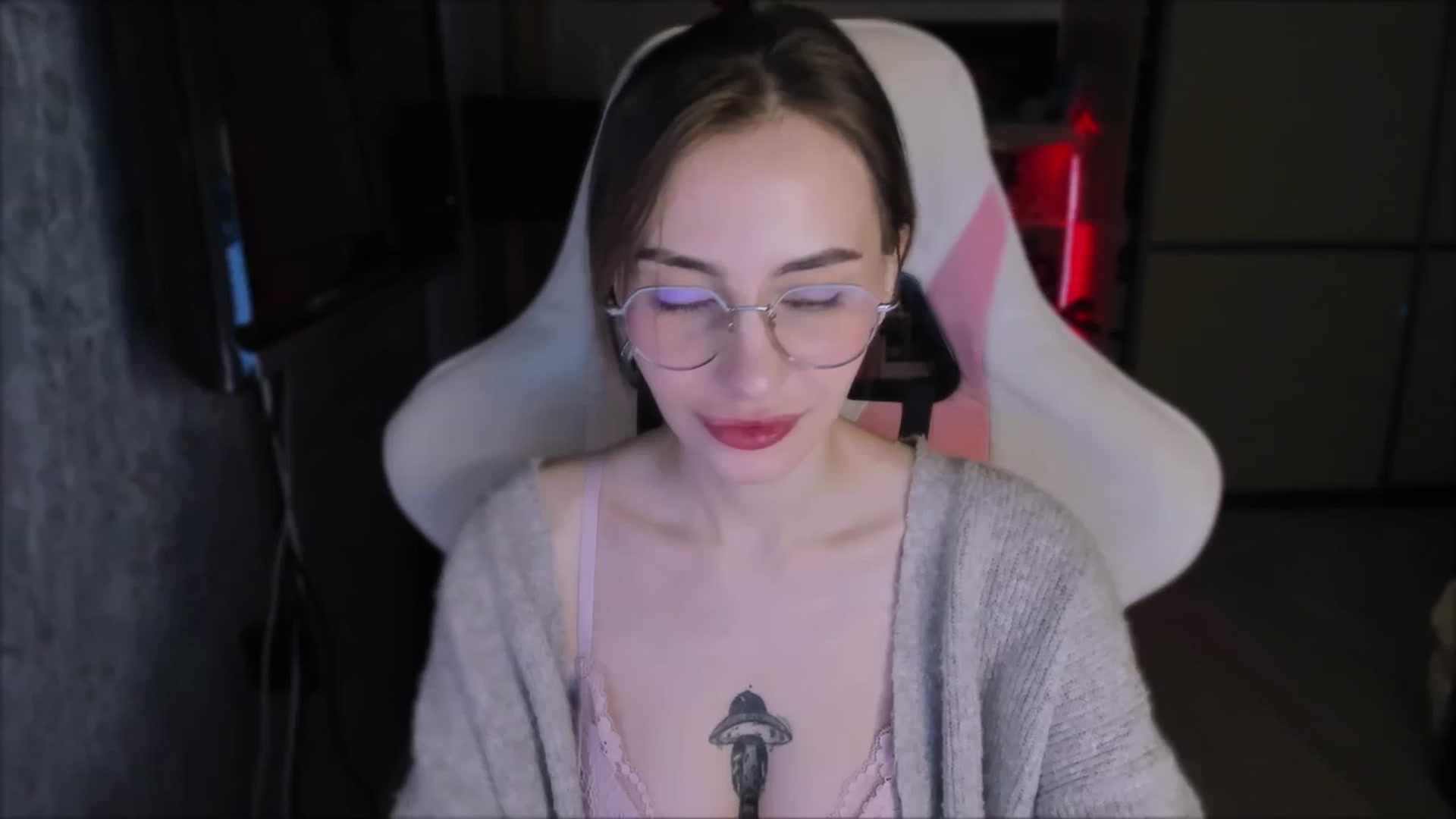 Gallery image thumbnail from Space_Eva's myfreecams stream on, 01/16/2024, 03:10 image 17 of 20