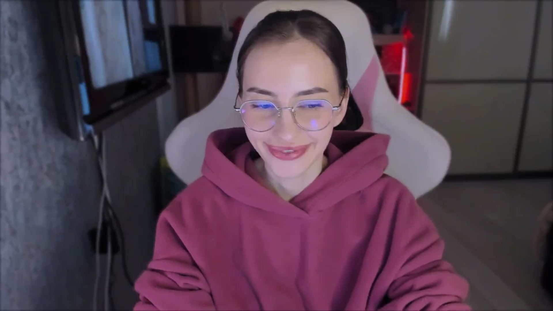 Gallery image thumbnail from Space_Eva's myfreecams stream on, 01/16/2024, 06:02 image 17 of 20