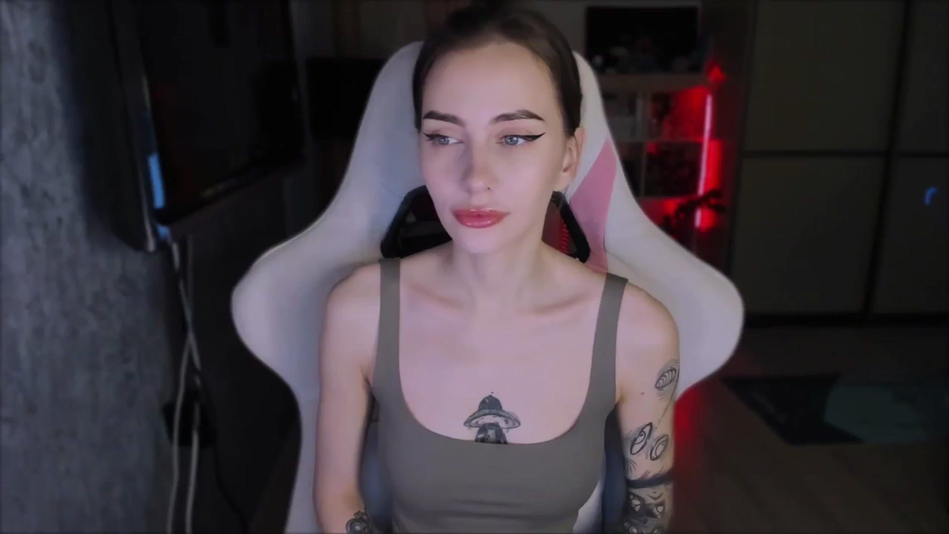 Gallery image thumbnail from Space_Eva's myfreecams stream on, 01/18/2024, 03:03 image 2 of 20