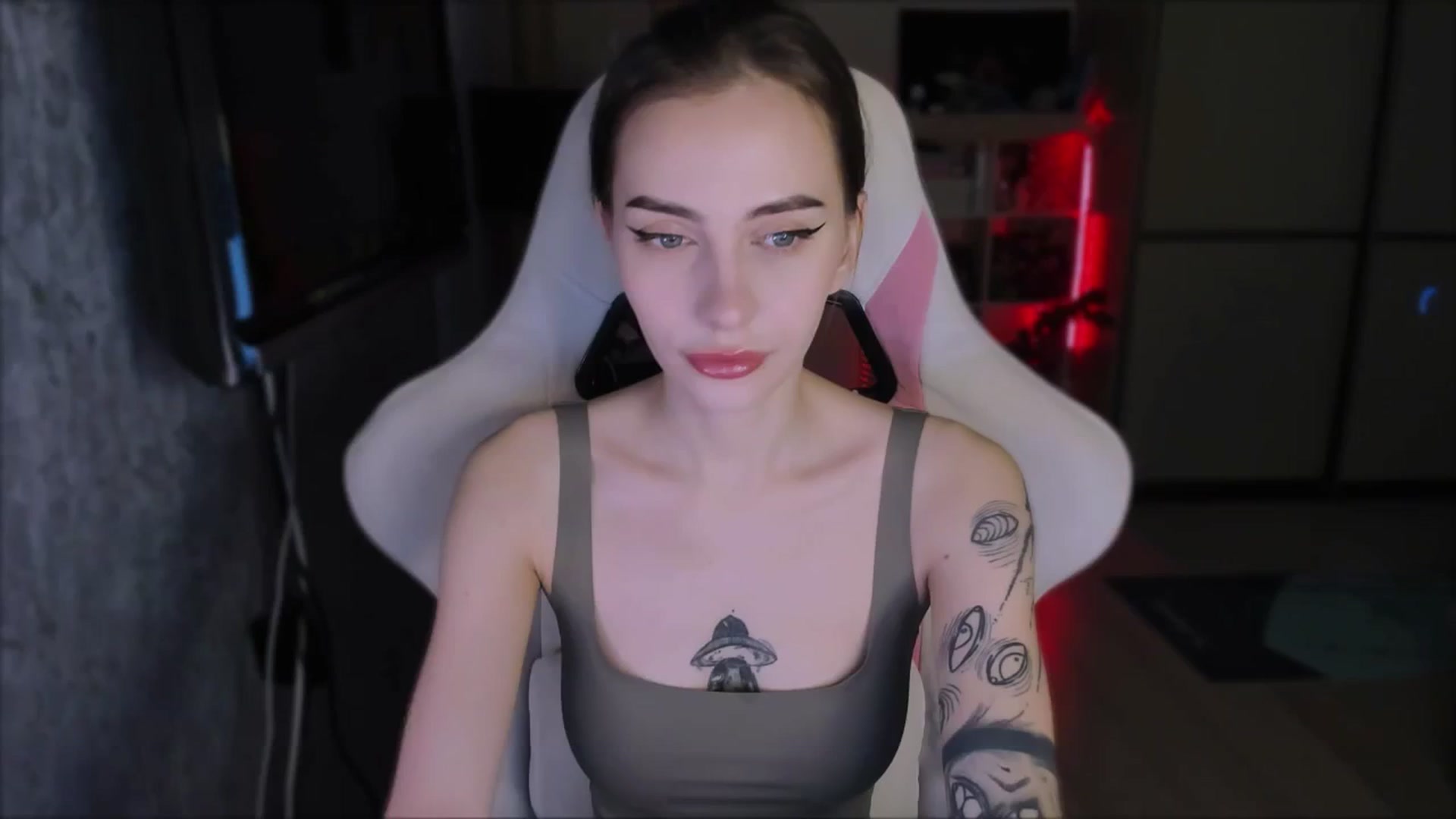 Gallery image thumbnail from Space_Eva's myfreecams stream on, 01/18/2024, 03:03 image 1 of 20