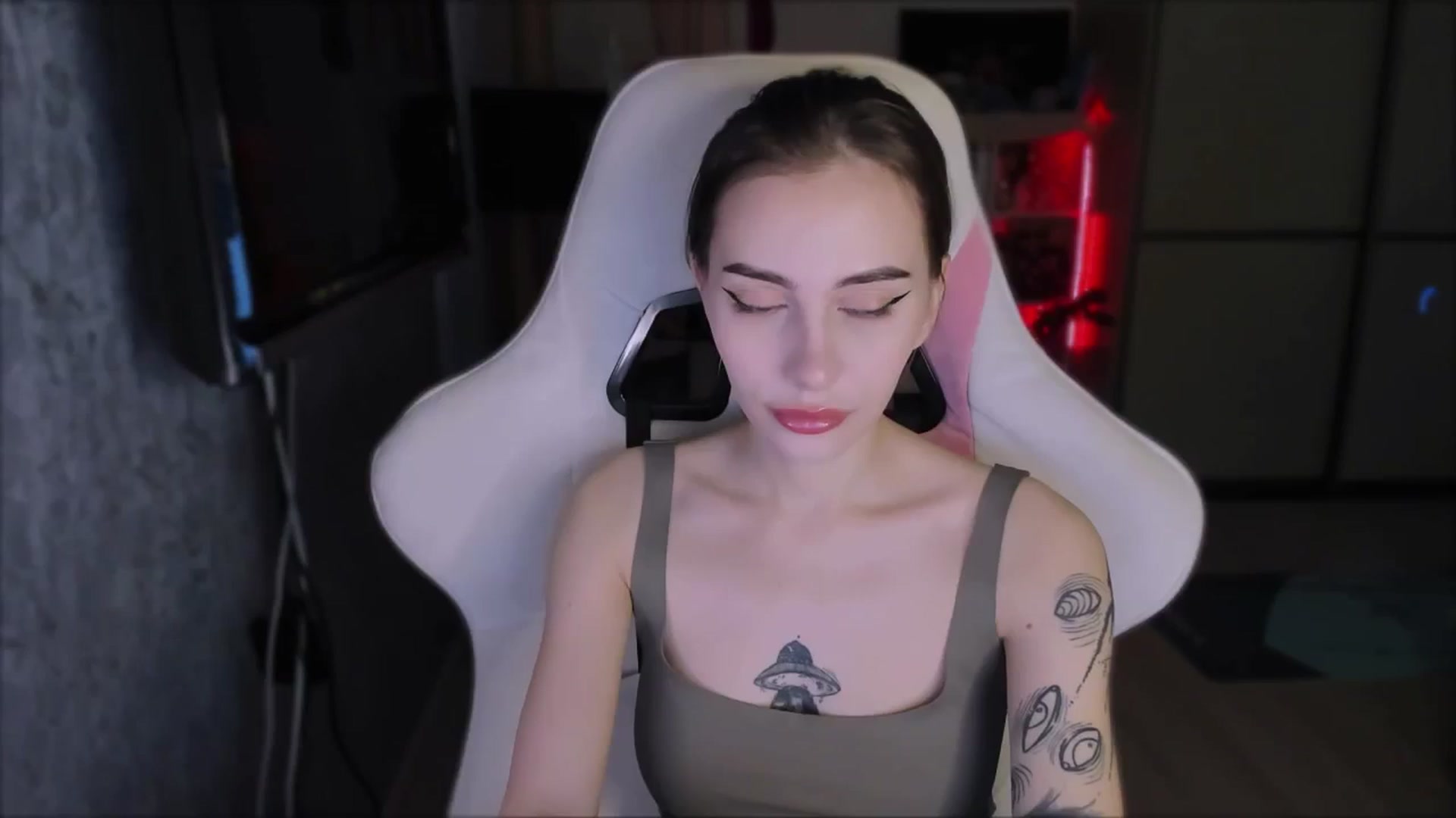 Gallery image thumbnail from Space_Eva's myfreecams stream on, 01/18/2024, 03:03 image 4 of 20
