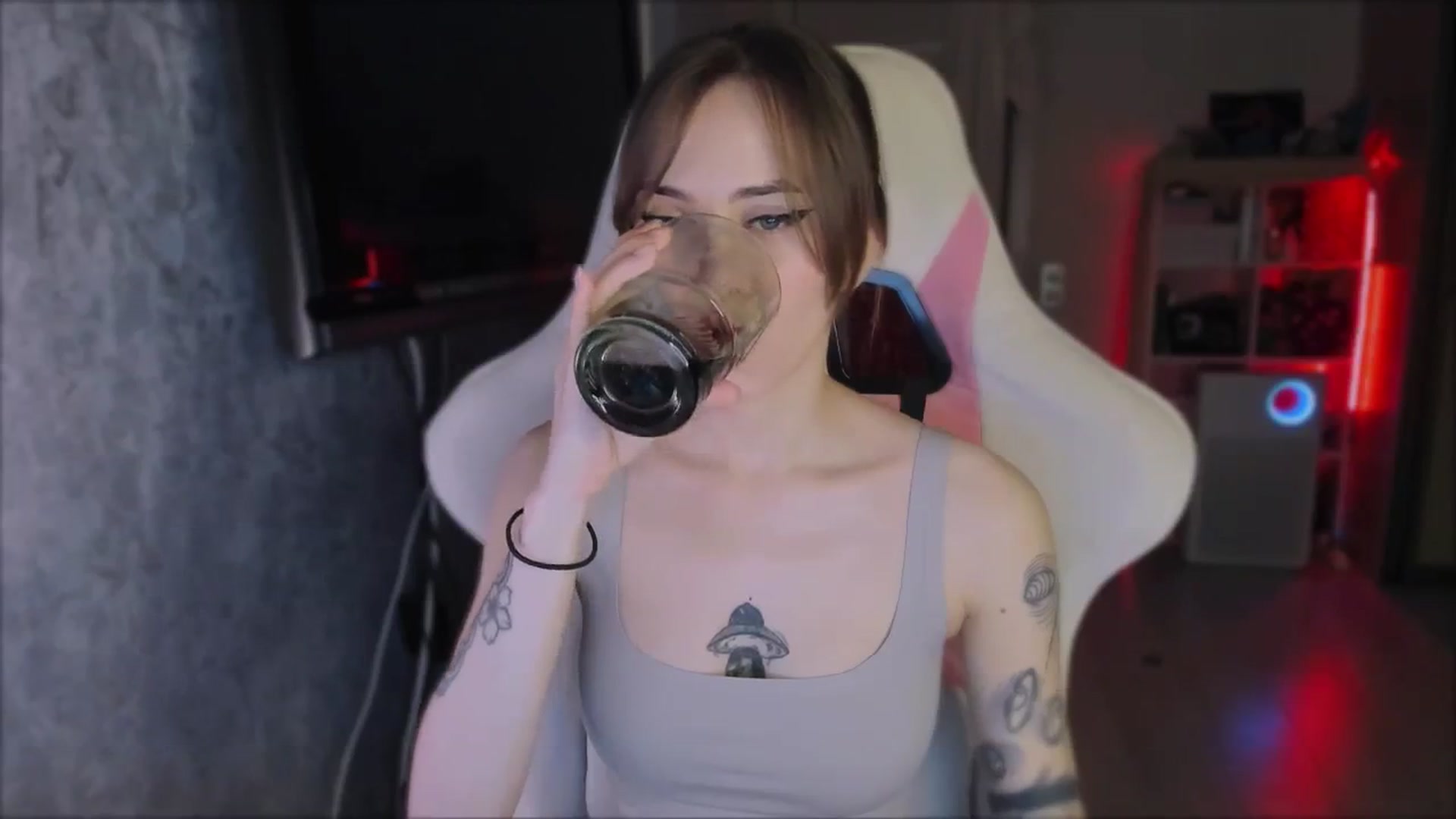 Gallery image thumbnail from Space_Eva's myfreecams stream on, 02/05/2024, 02:12 image 20 of 20