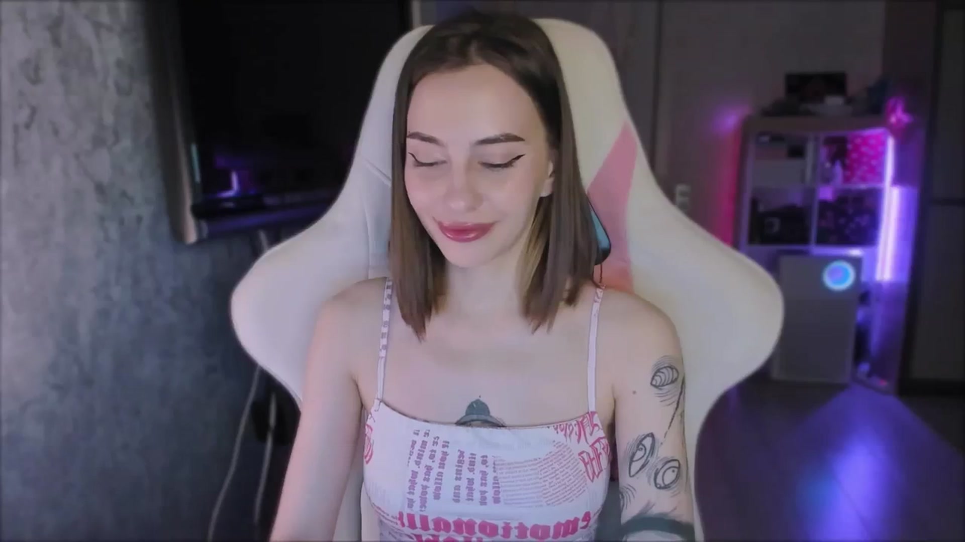 Gallery image thumbnail from Space_Eva's myfreecams stream on, 02/07/2024, 02:12 image 9 of 20