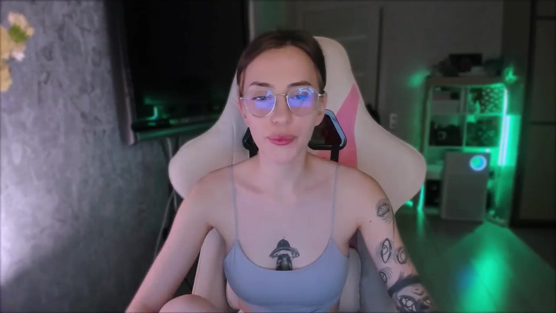 Gallery image thumbnail from Space_Eva's myfreecams stream on, 02/08/2024, 03:07 image 15 of 20