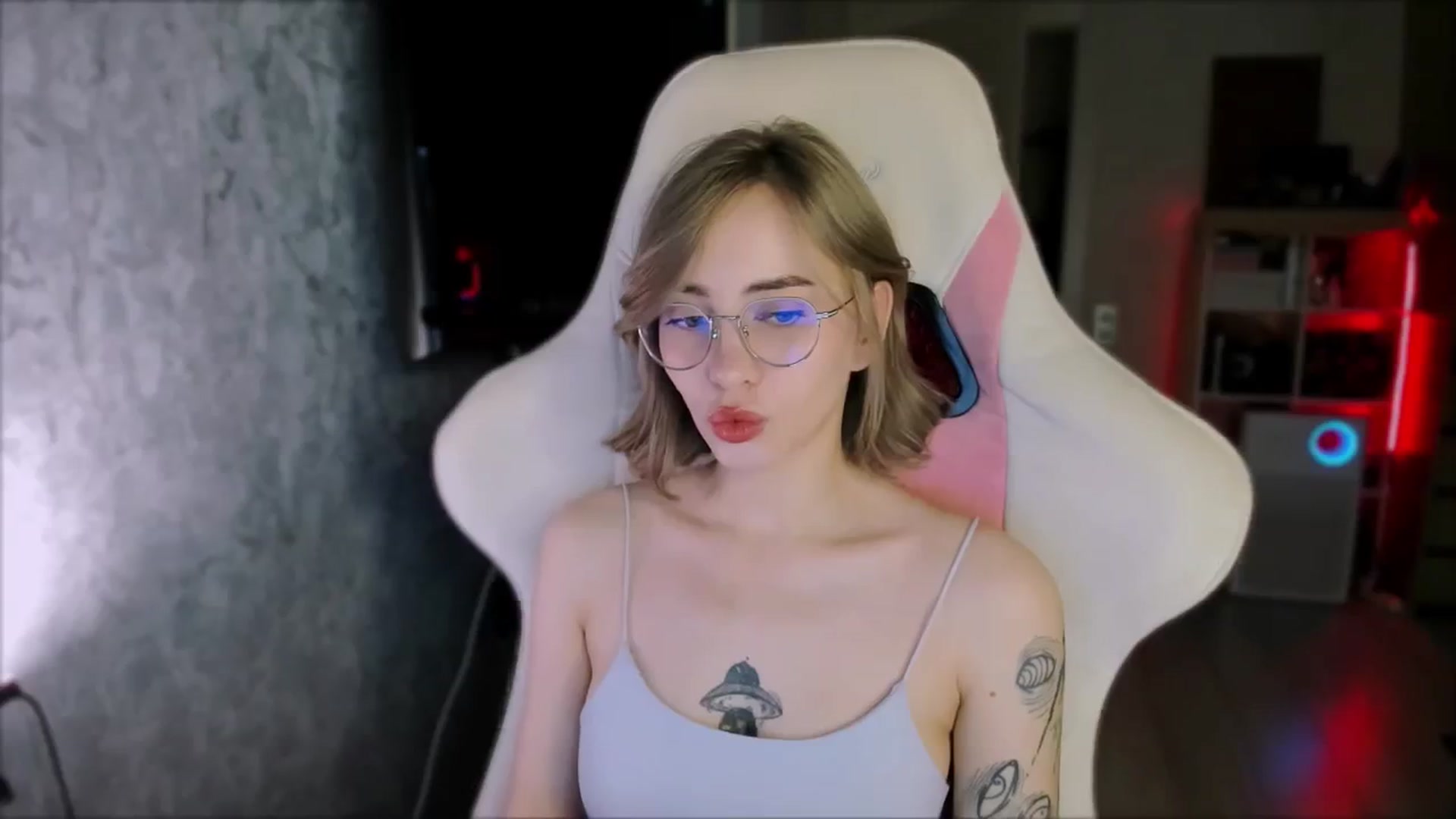 Gallery image thumbnail from Space_Eva's myfreecams stream on, 02/18/2024, 02:55 image 13 of 20