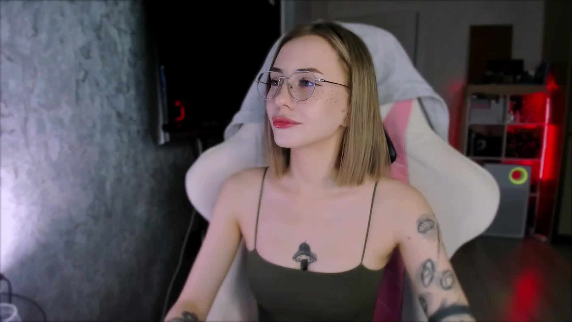 Gallery image thumbnail from Space_Eva's myfreecams stream on, 02/20/2024, 03:02 image 18 of 20