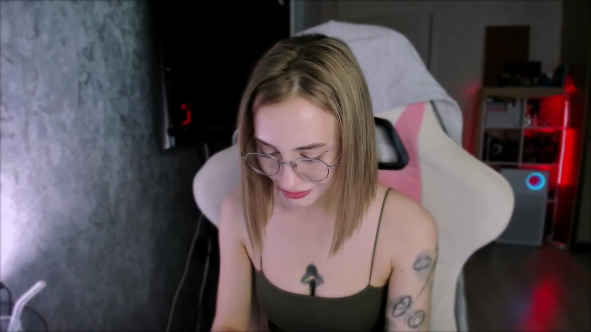 Gallery image thumbnail from Space_Eva's myfreecams stream on, 02/20/2024, 03:02 image 16 of 20