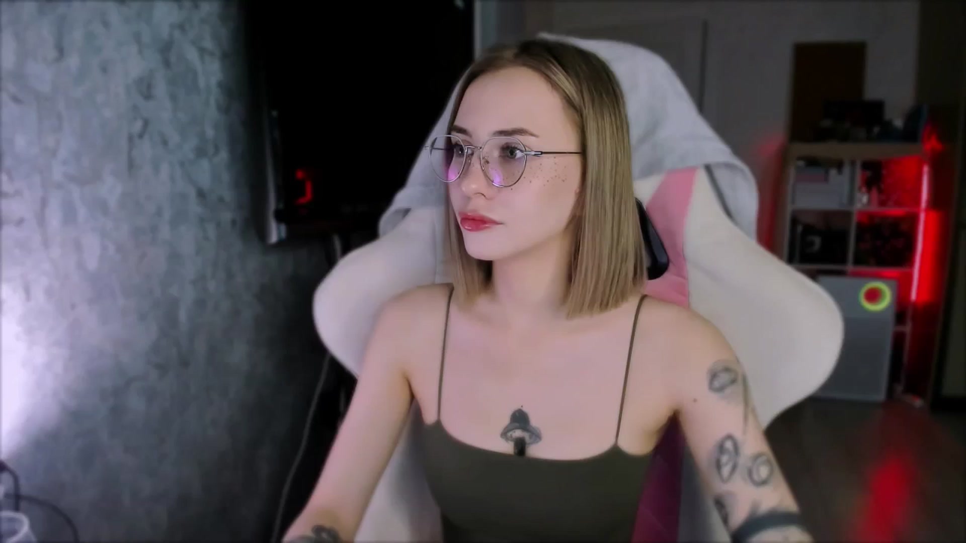 Gallery image thumbnail from Space_Eva's myfreecams stream on, 02/20/2024, 03:02 image 20 of 20