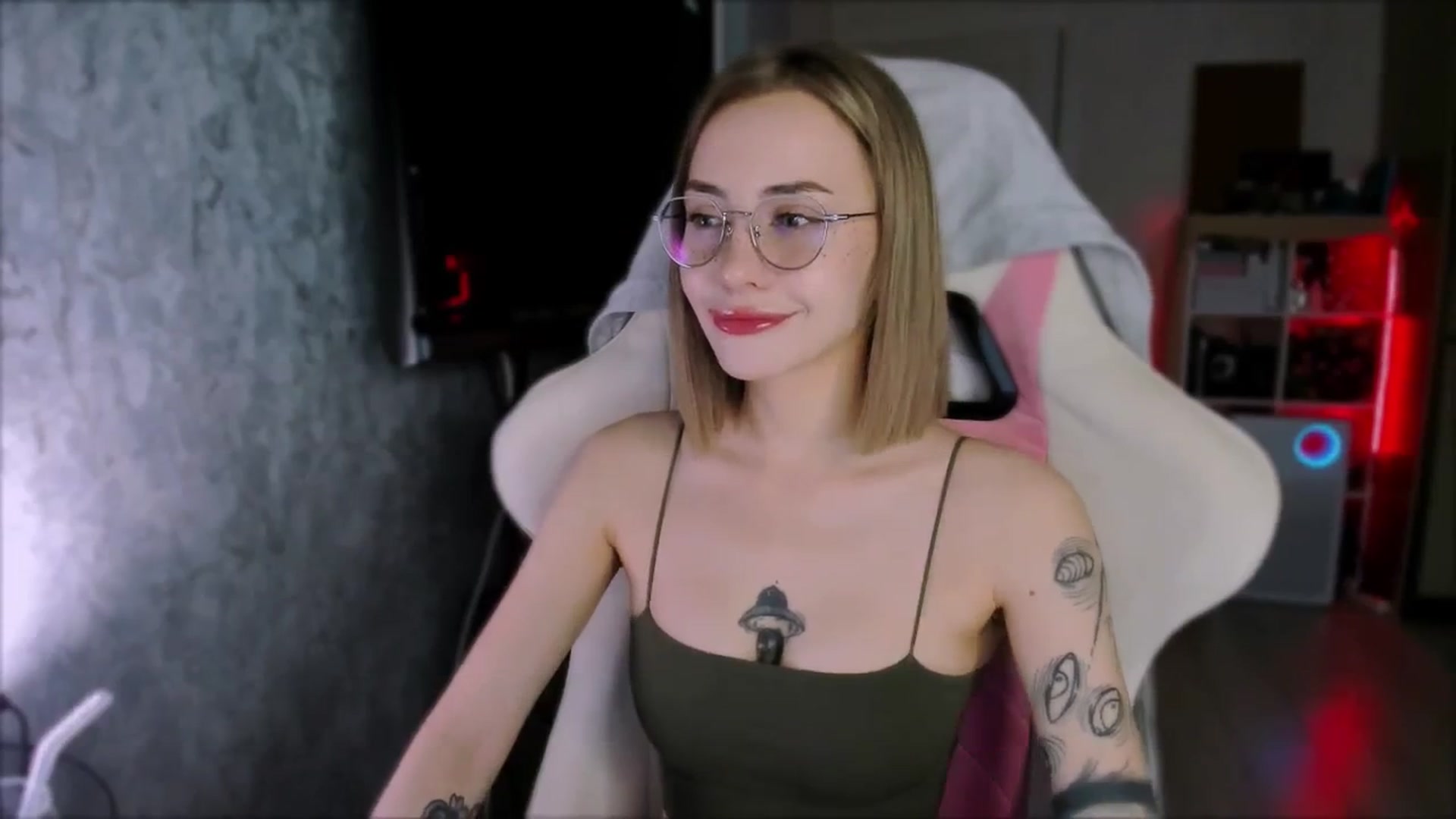 Gallery image thumbnail from Space_Eva's myfreecams stream on, 02/20/2024, 03:02 image 15 of 20