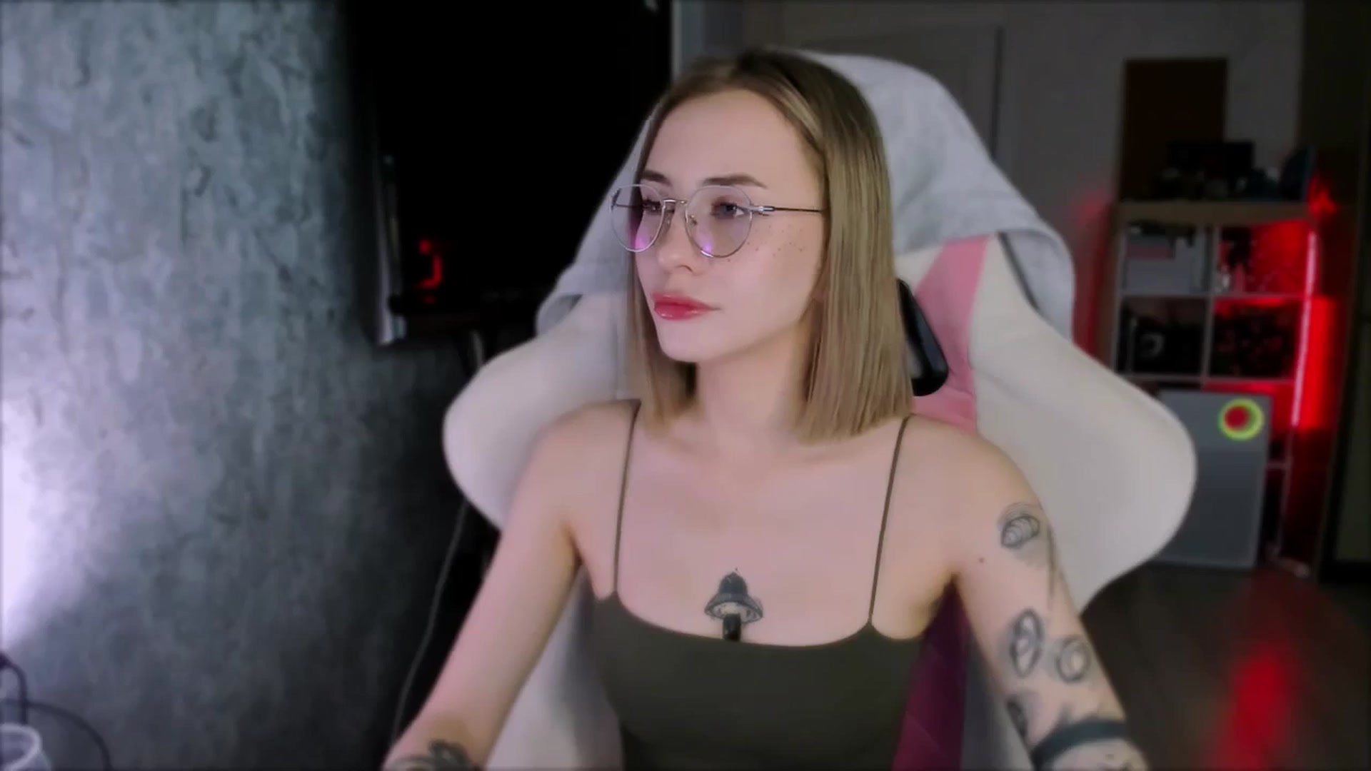 Gallery image thumbnail from Space_Eva's myfreecams stream on, 02/20/2024, 03:02 image 19 of 20