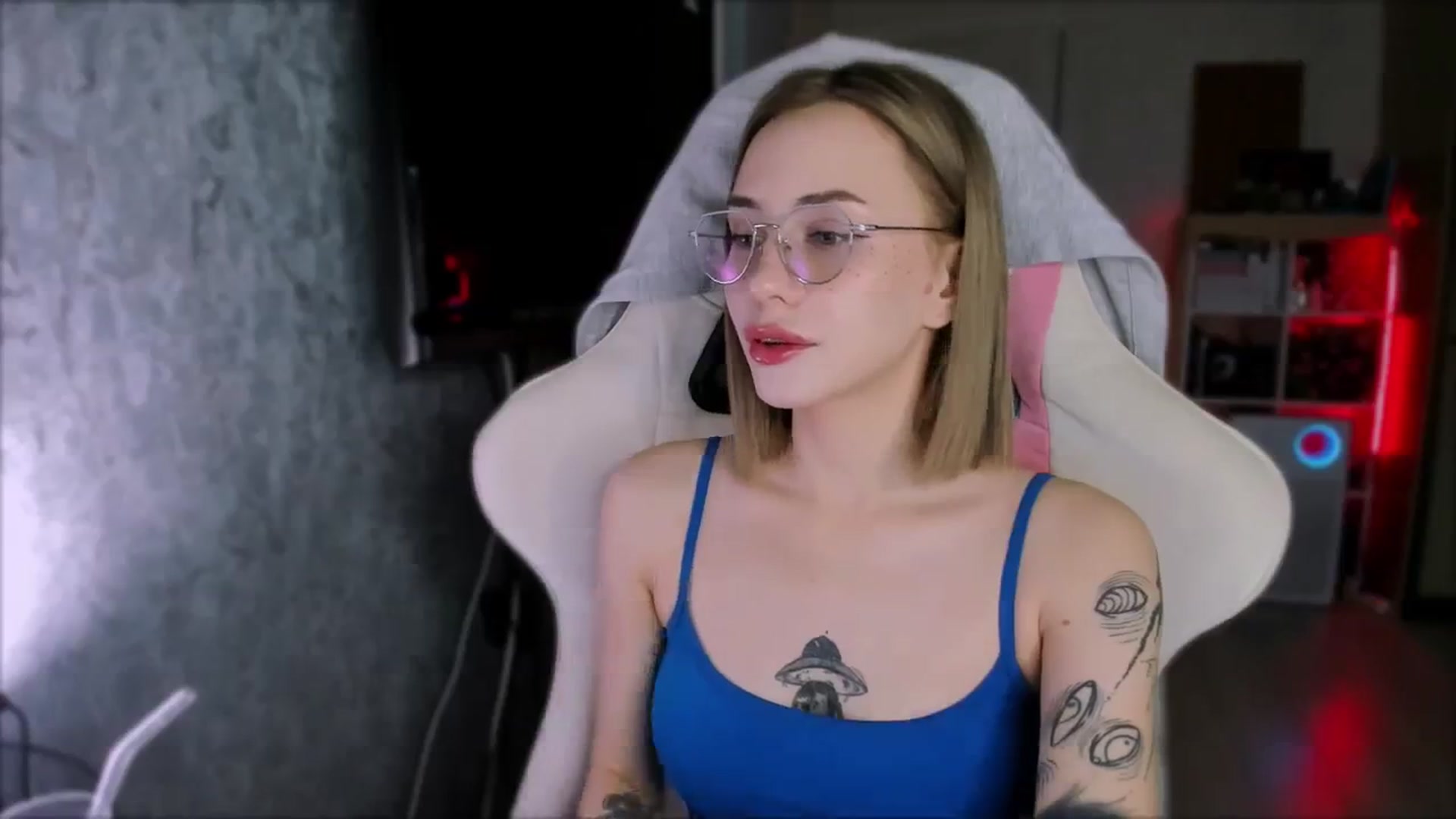 Gallery image thumbnail from Space_Eva's myfreecams stream on, 02/20/2024, 03:02 image 8 of 20
