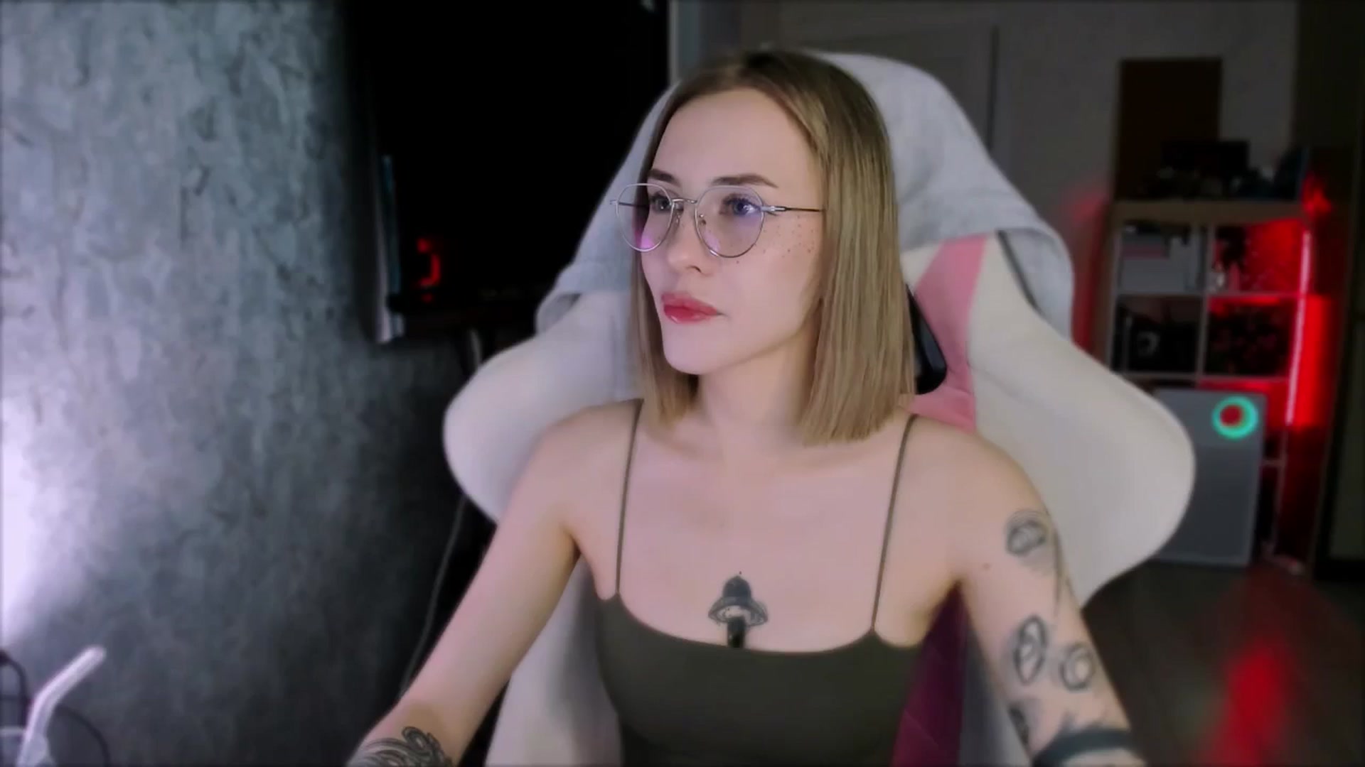 Gallery image thumbnail from Space_Eva's myfreecams stream on, 02/20/2024, 03:02 image 17 of 20