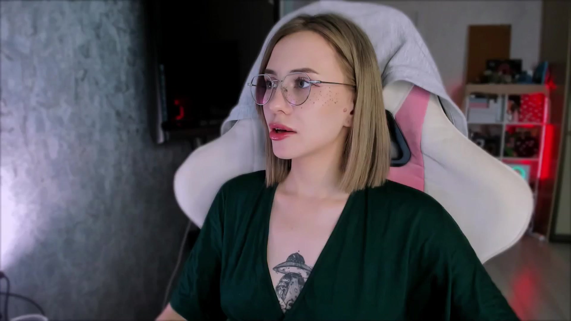 Gallery image thumbnail from Space_Eva's myfreecams stream on, 02/20/2024, 05:53 image 1 of 20