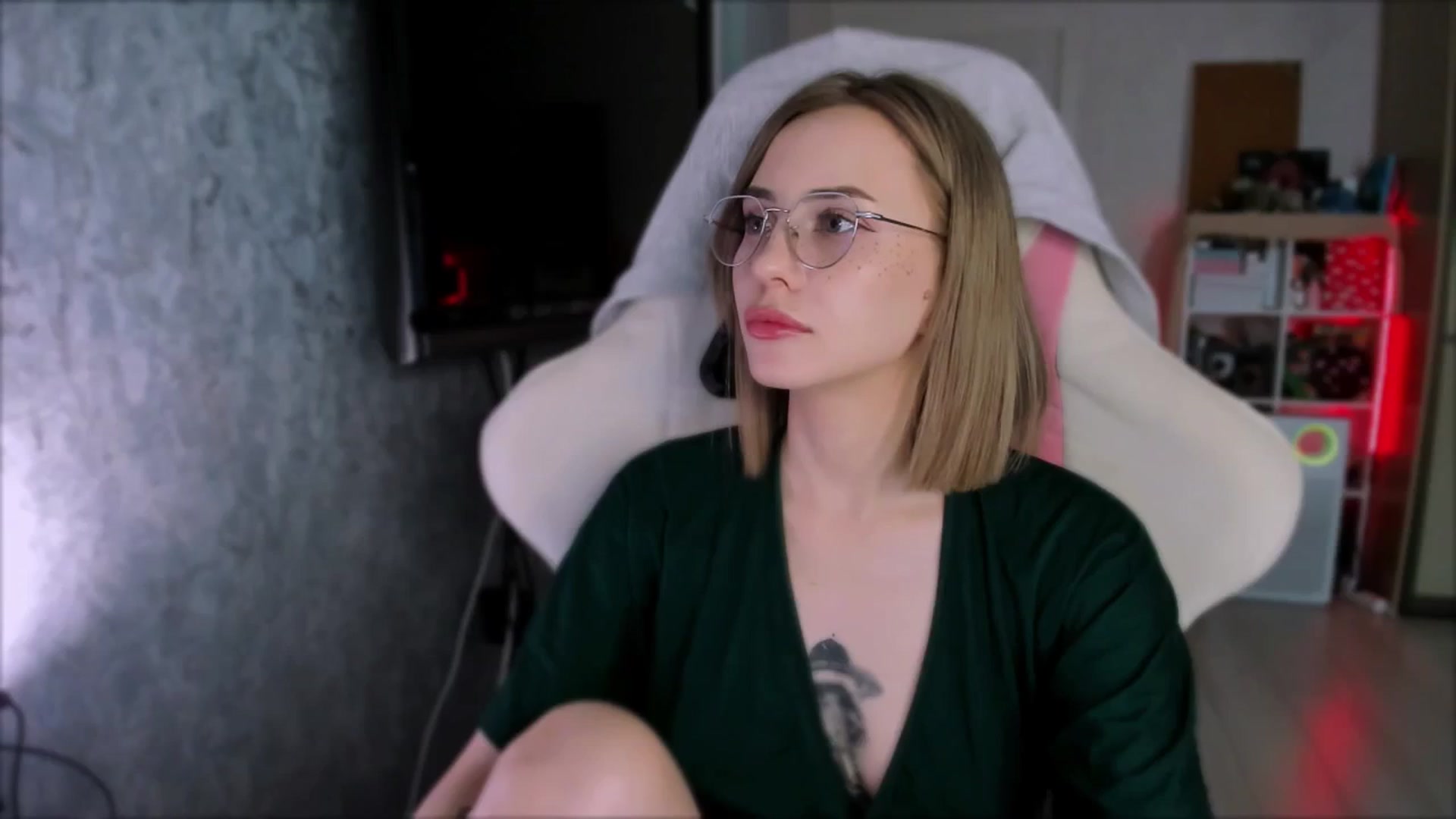 Gallery image thumbnail from Space_Eva's myfreecams stream on, 02/20/2024, 05:53 image 8 of 20