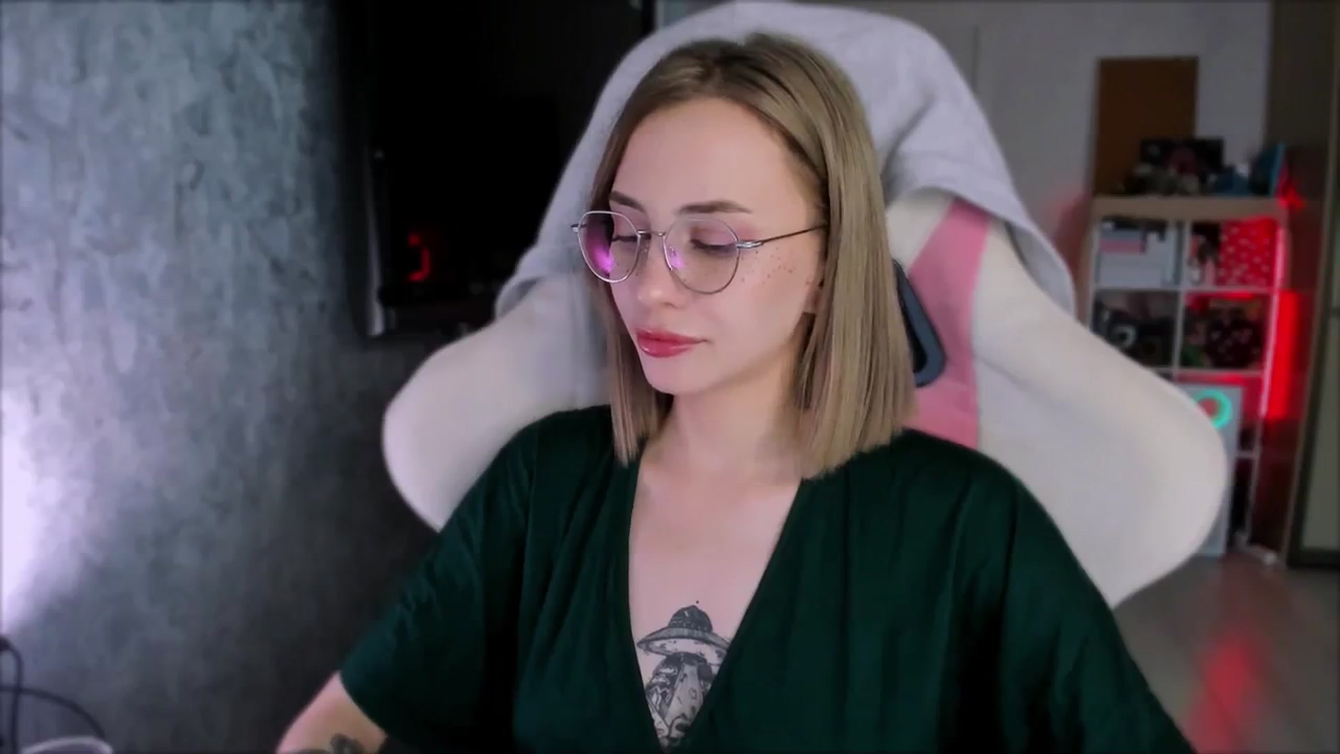 Gallery image thumbnail from Space_Eva's myfreecams stream on, 02/20/2024, 05:53 image 3 of 20