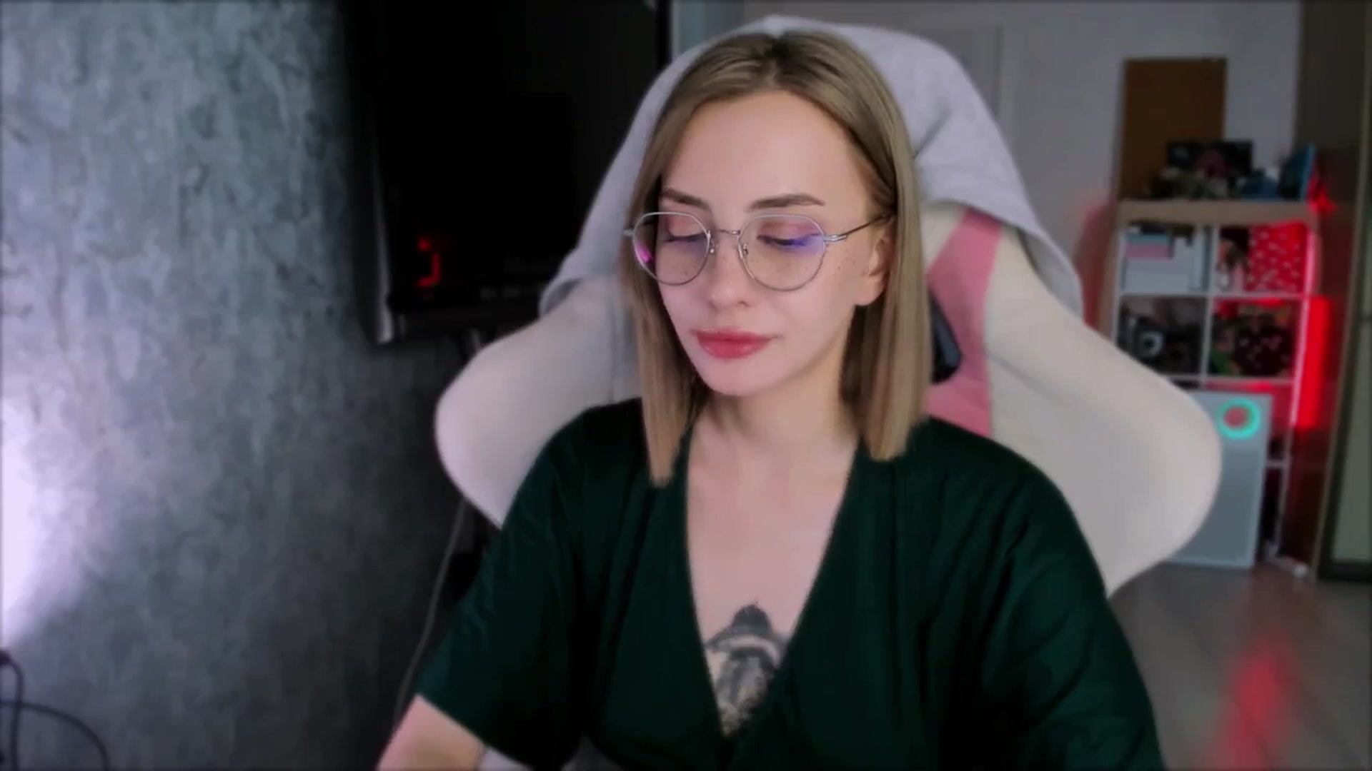 Gallery image thumbnail from Space_Eva's myfreecams stream on, 02/20/2024, 05:53 image 16 of 20