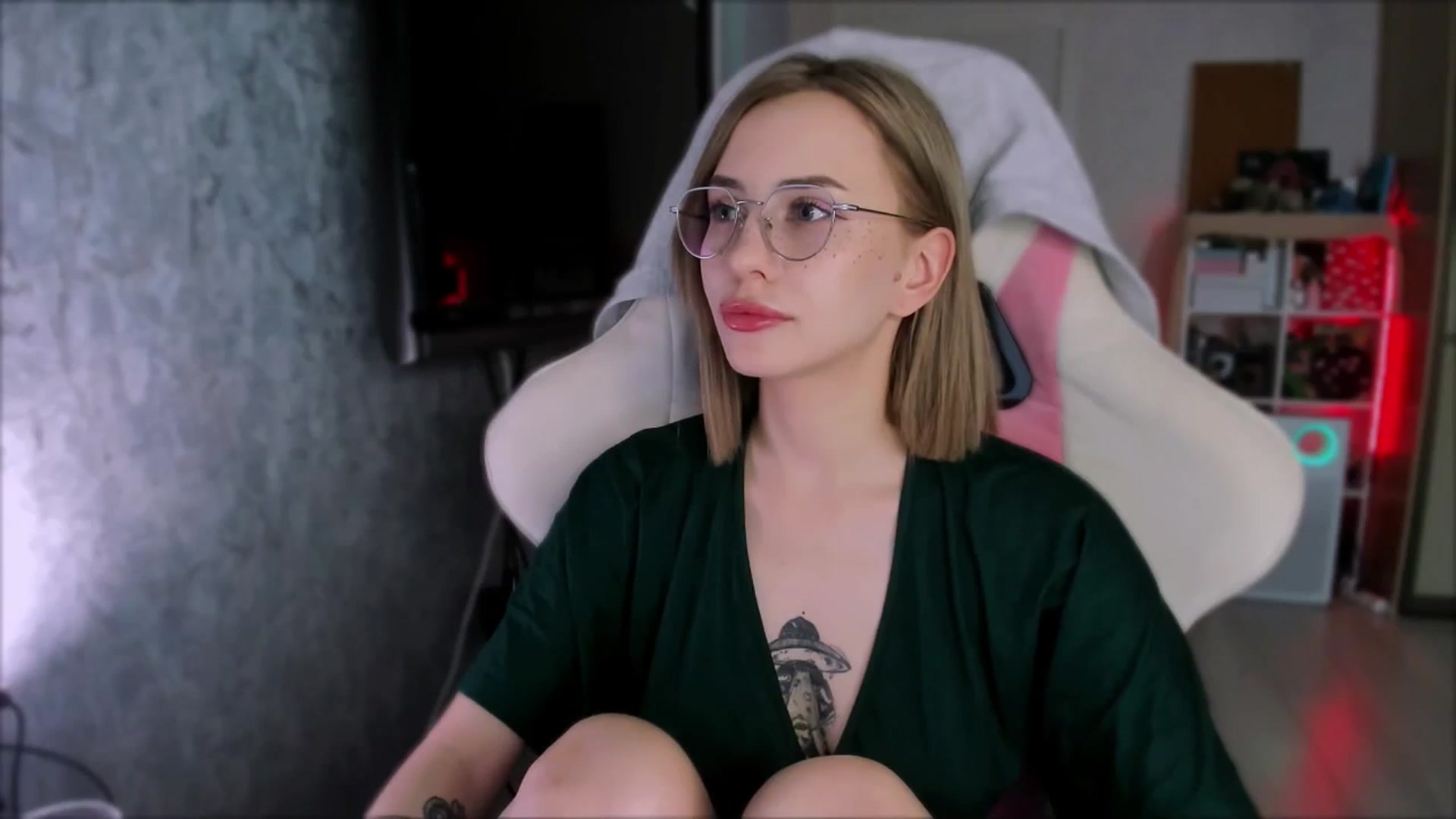 Gallery image thumbnail from Space_Eva's myfreecams stream on, 02/20/2024, 05:53 image 5 of 20