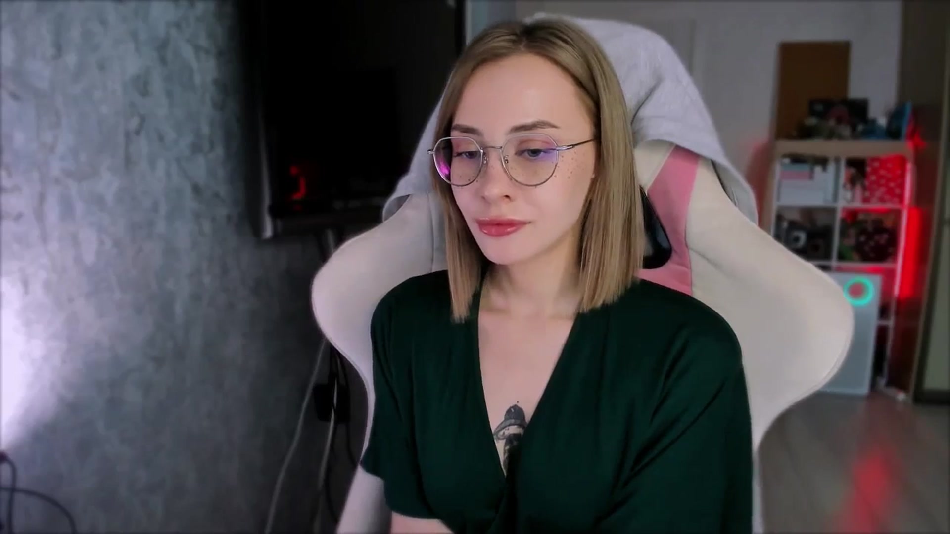 Gallery image thumbnail from Space_Eva's myfreecams stream on, 02/20/2024, 05:53 image 15 of 20