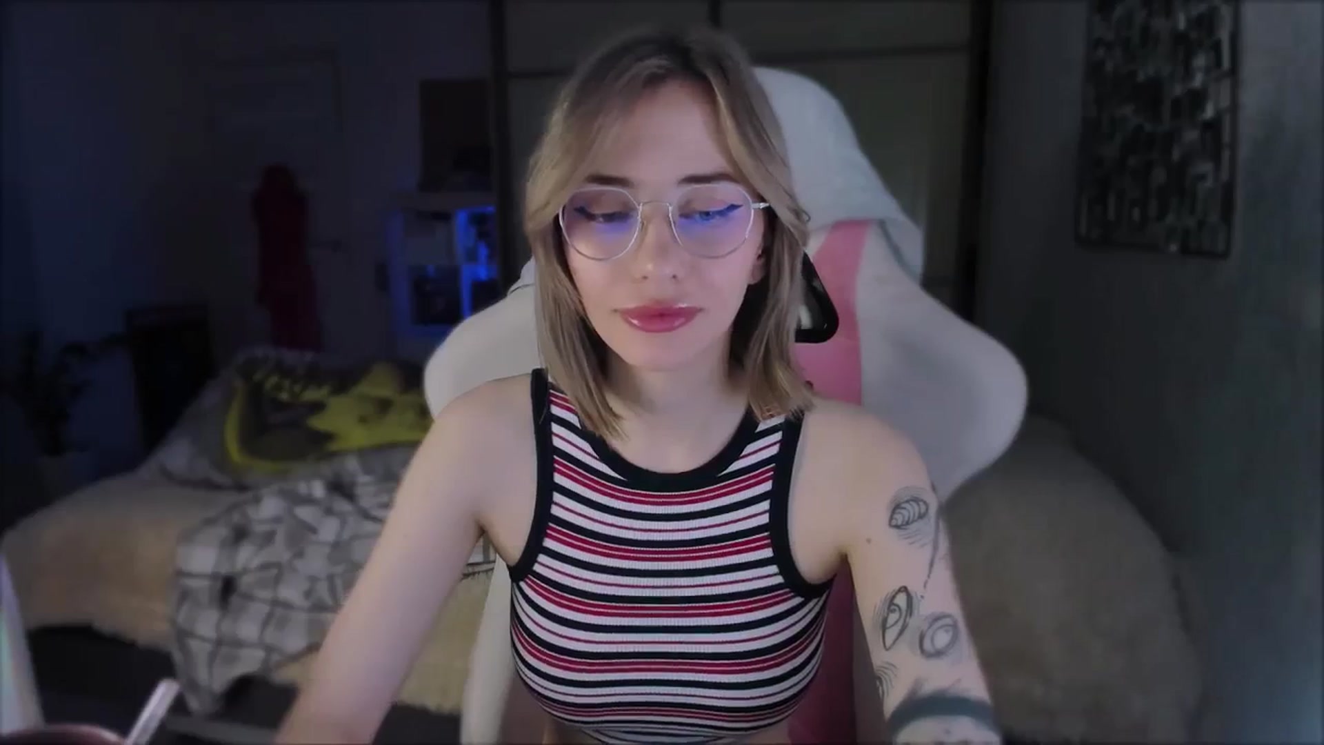 Gallery image thumbnail from Space_Eva's myfreecams stream on, 02/22/2024, 02:35 image 14 of 20